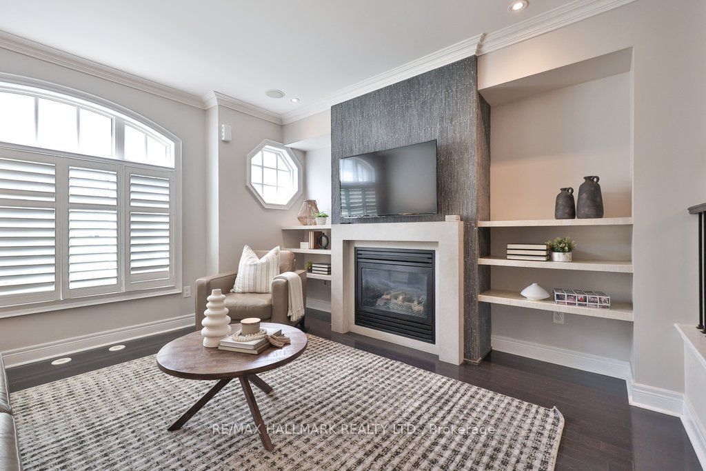 32 Lobo Mews