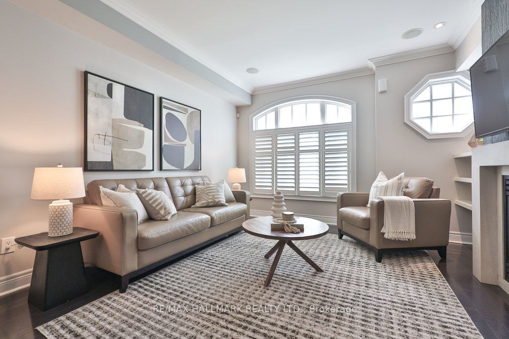 32 Lobo Mews
