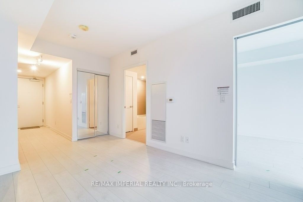 19 Western Battery Road 2001