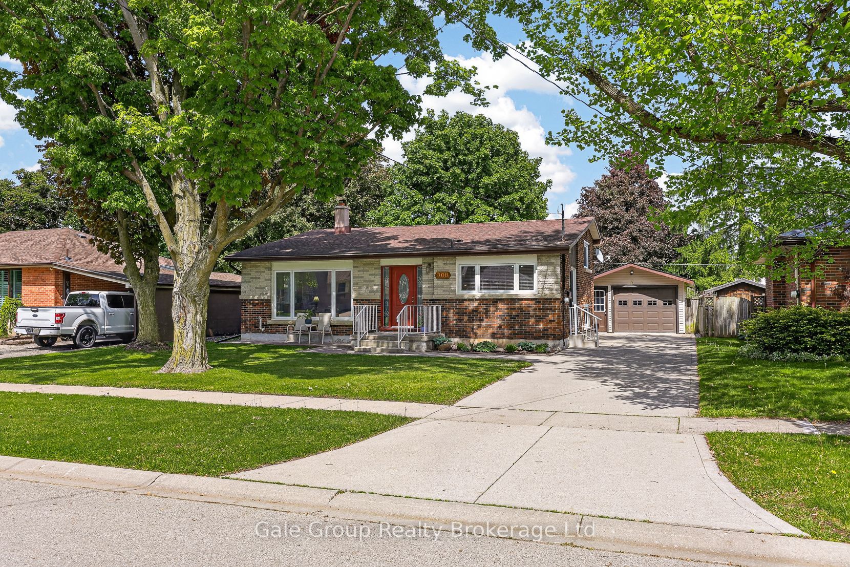 308 Willowgrove Crescent