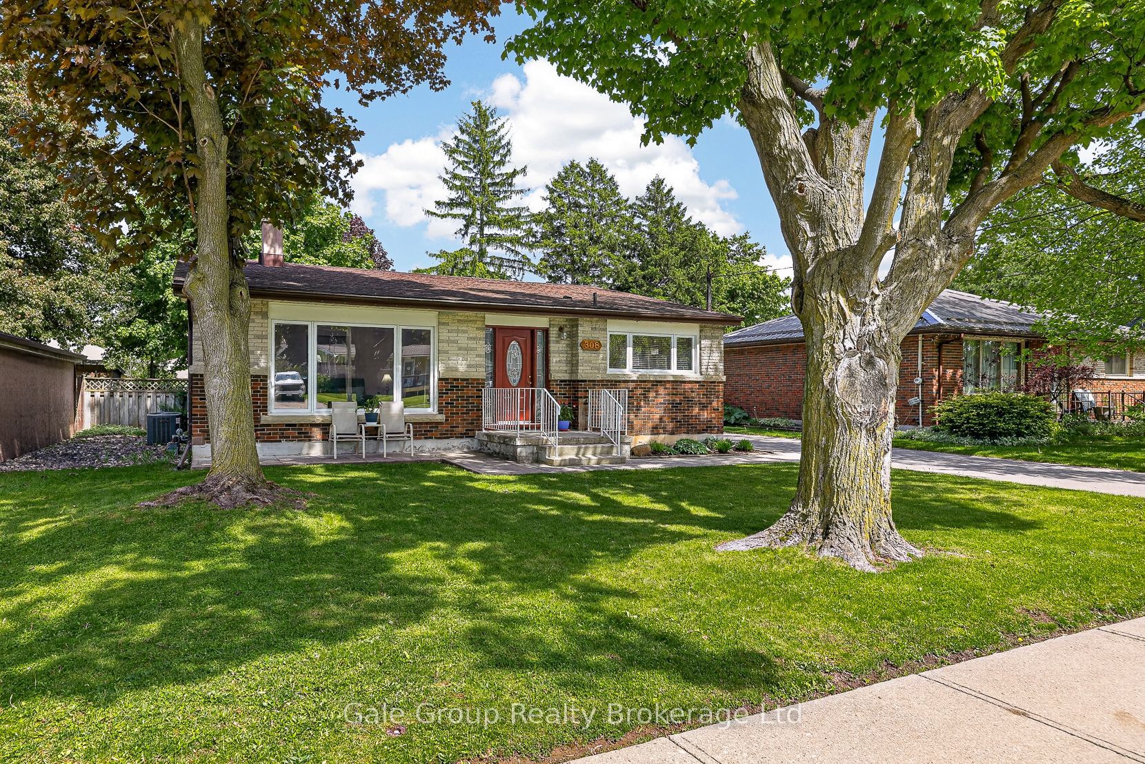 308 Willowgrove Crescent