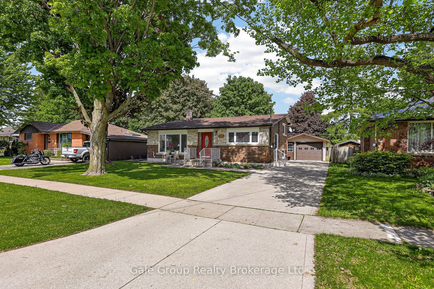 308 Willowgrove Crescent