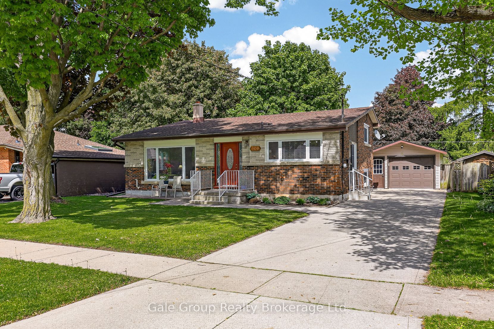 308 Willowgrove Crescent