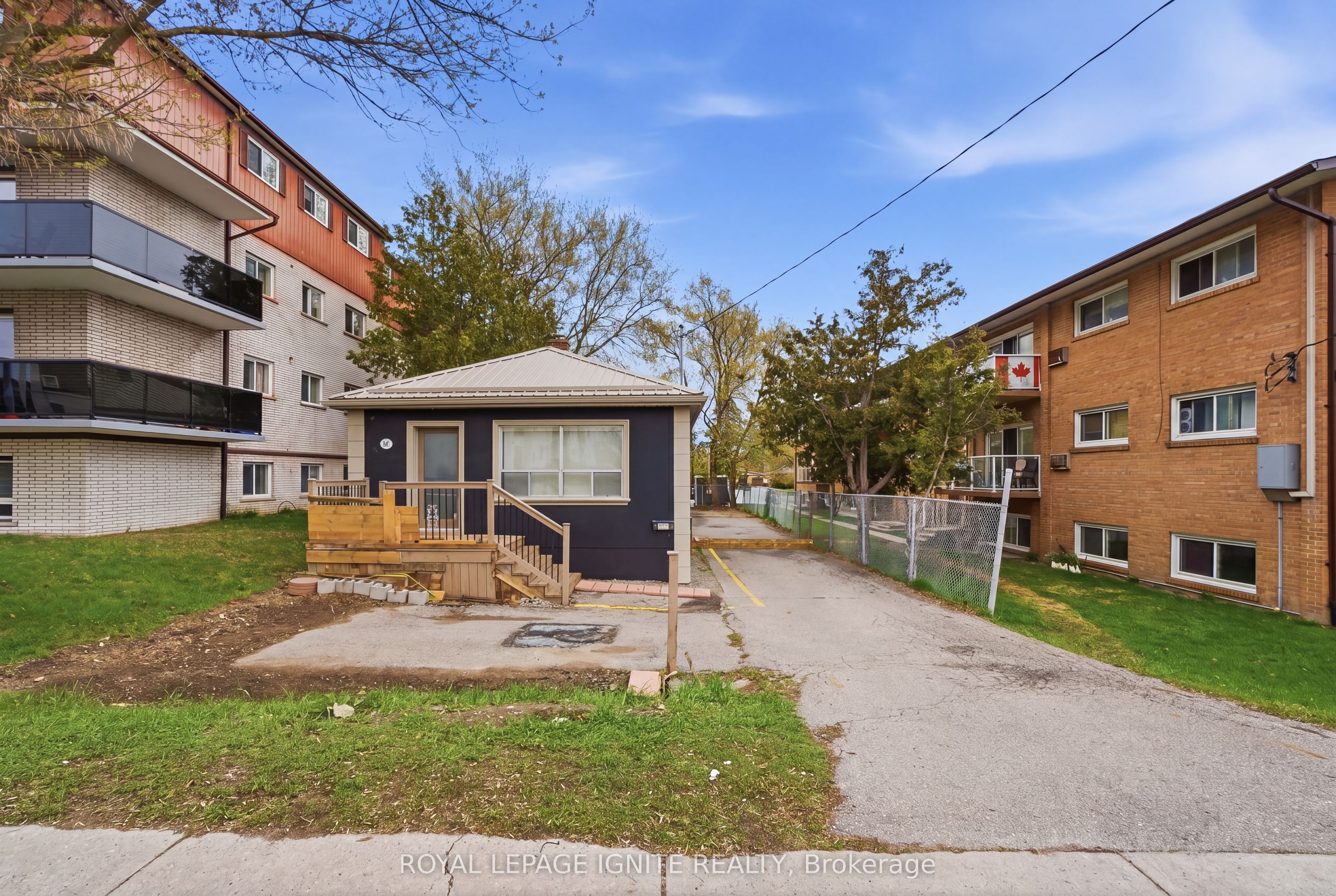 951 Simcoe Street N