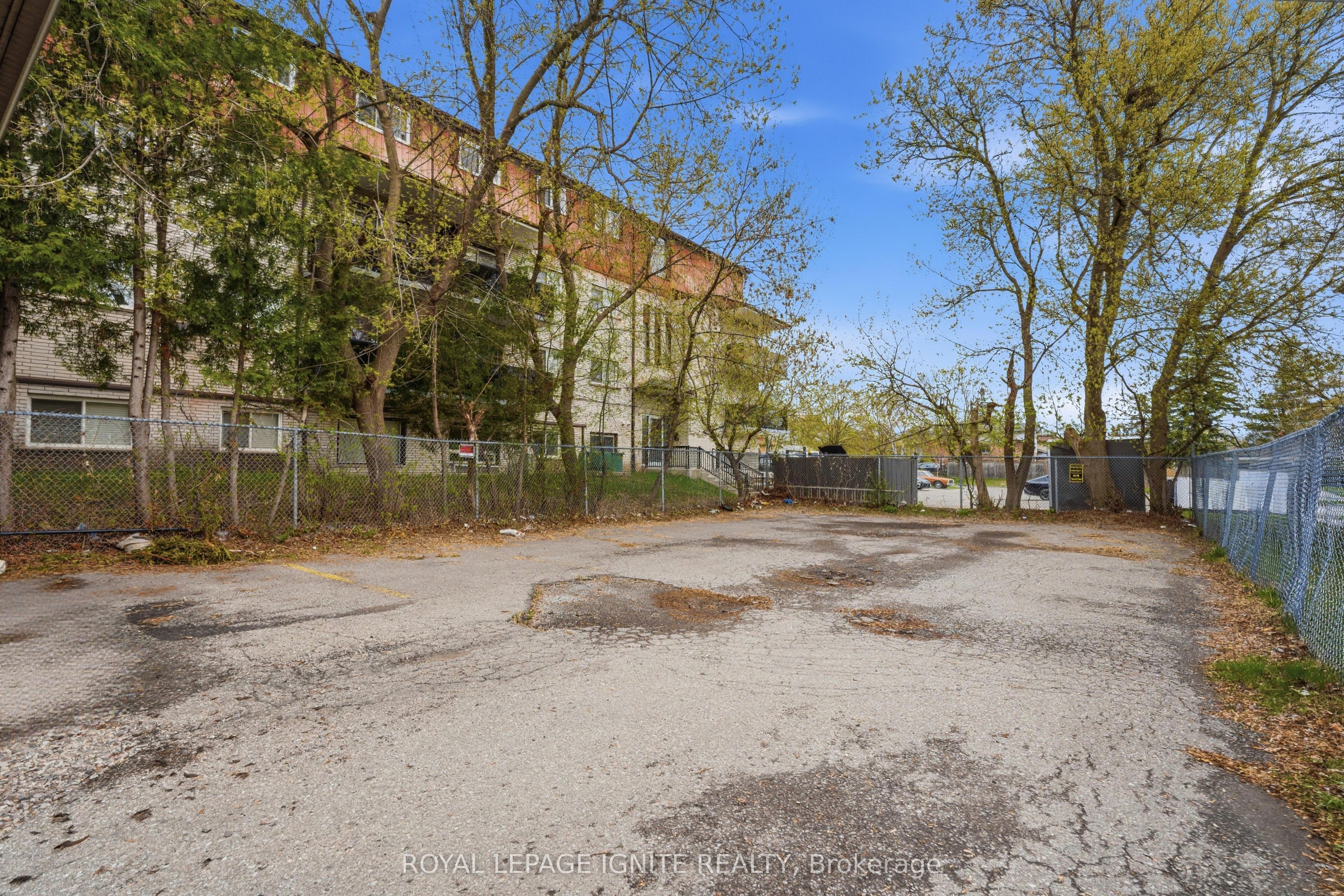 951 Simcoe Street N