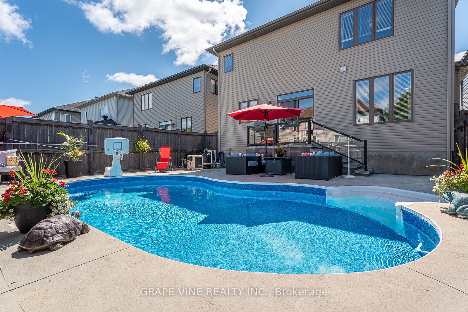 523 Adamson Crescent