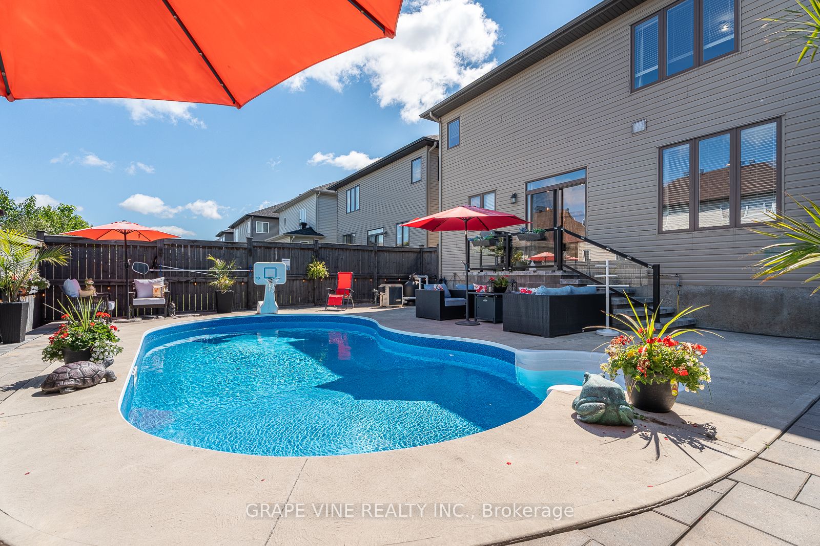 523 Adamson Crescent