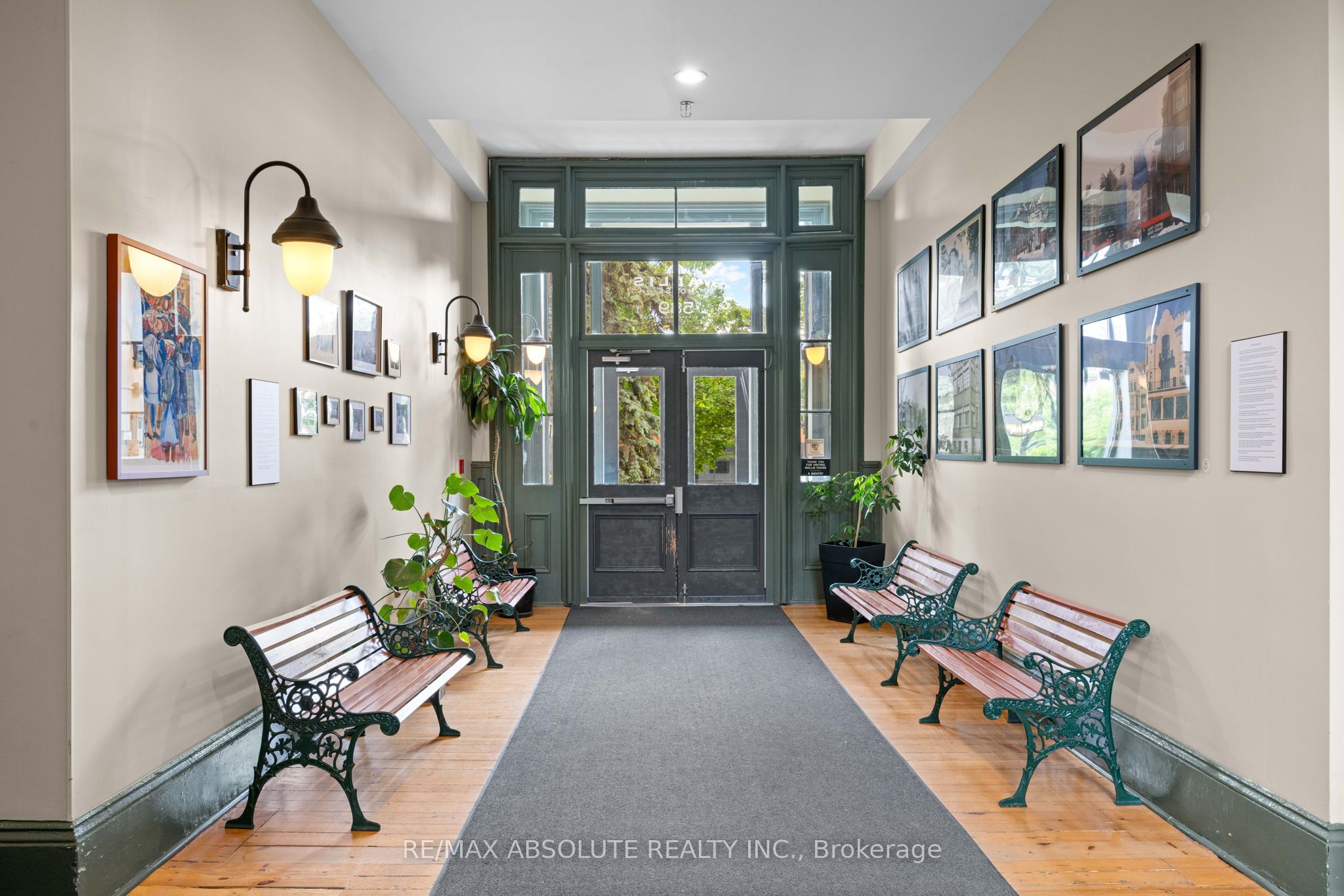 589 Rideau Street 404