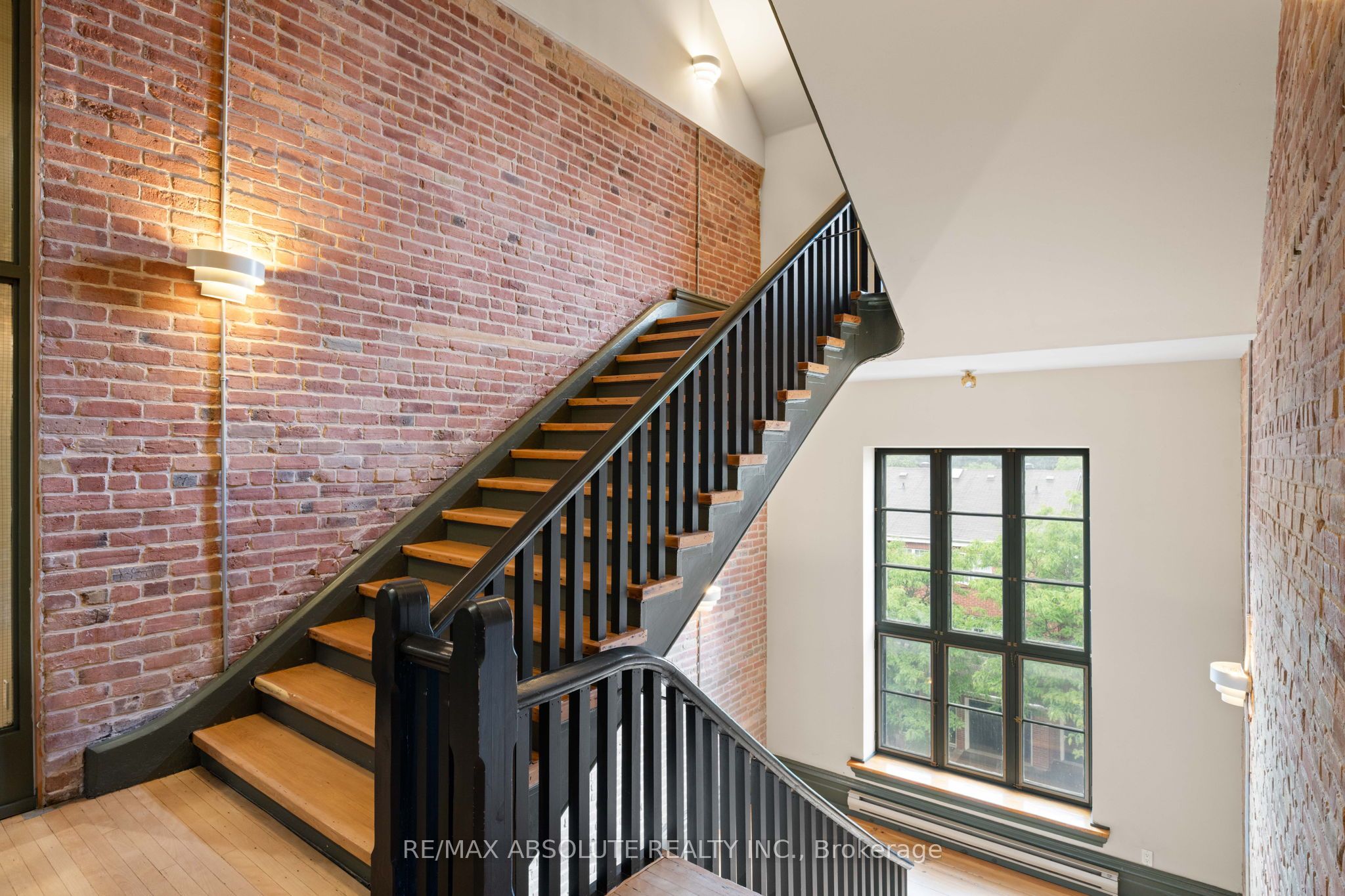 589 Rideau Street 404