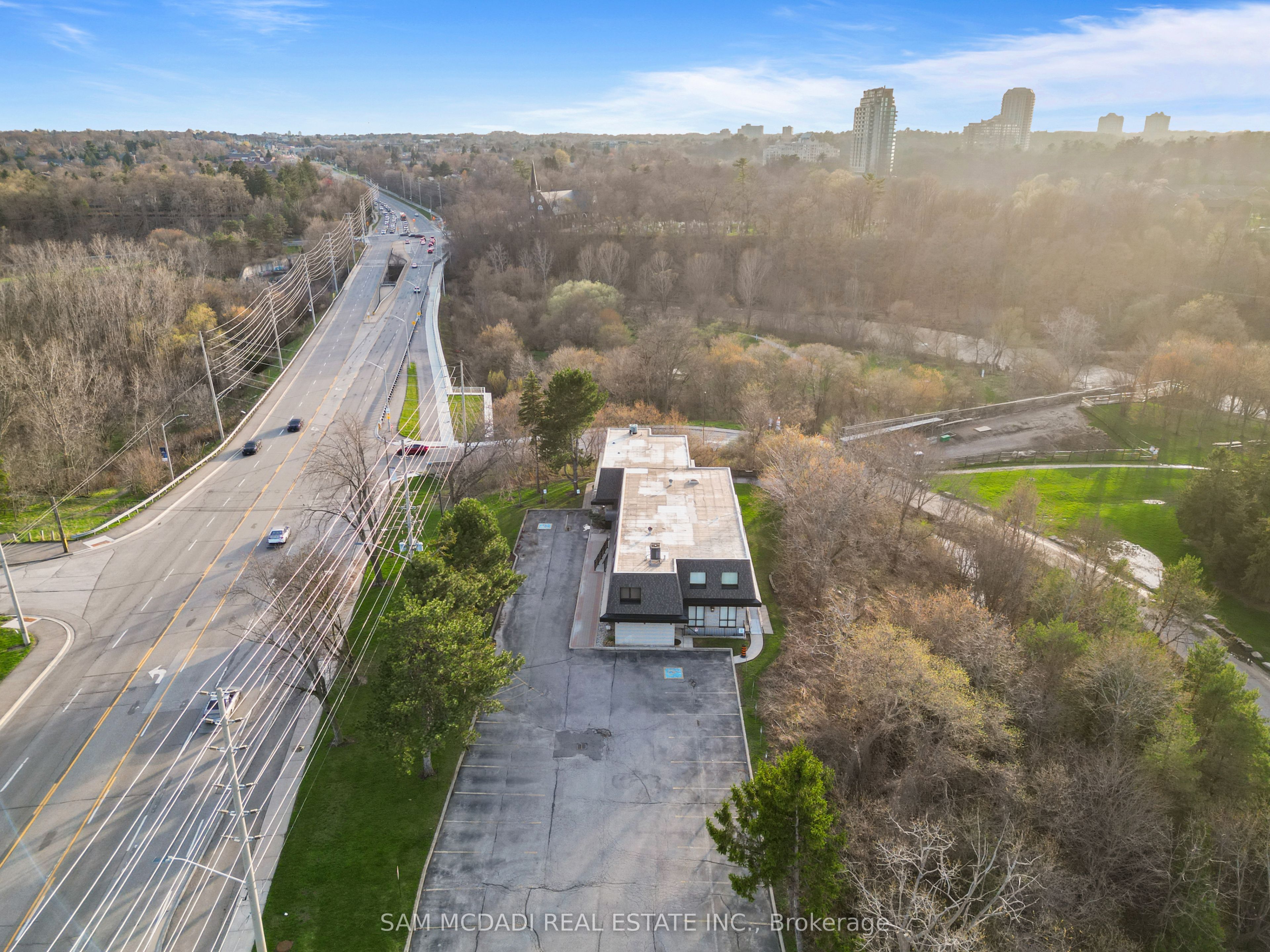 1645 Dundas Street W
