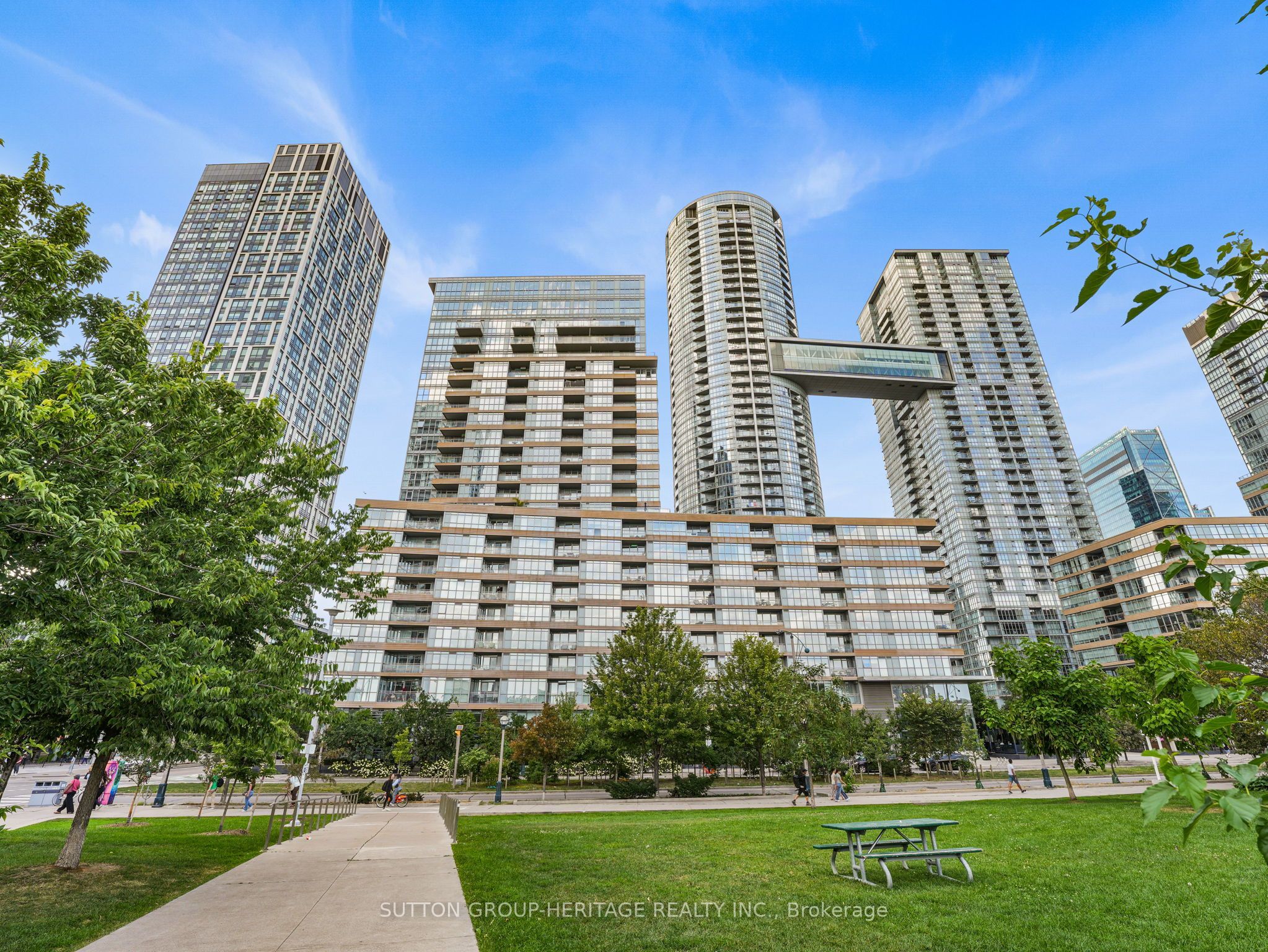 151 Dan Leckie Way 803