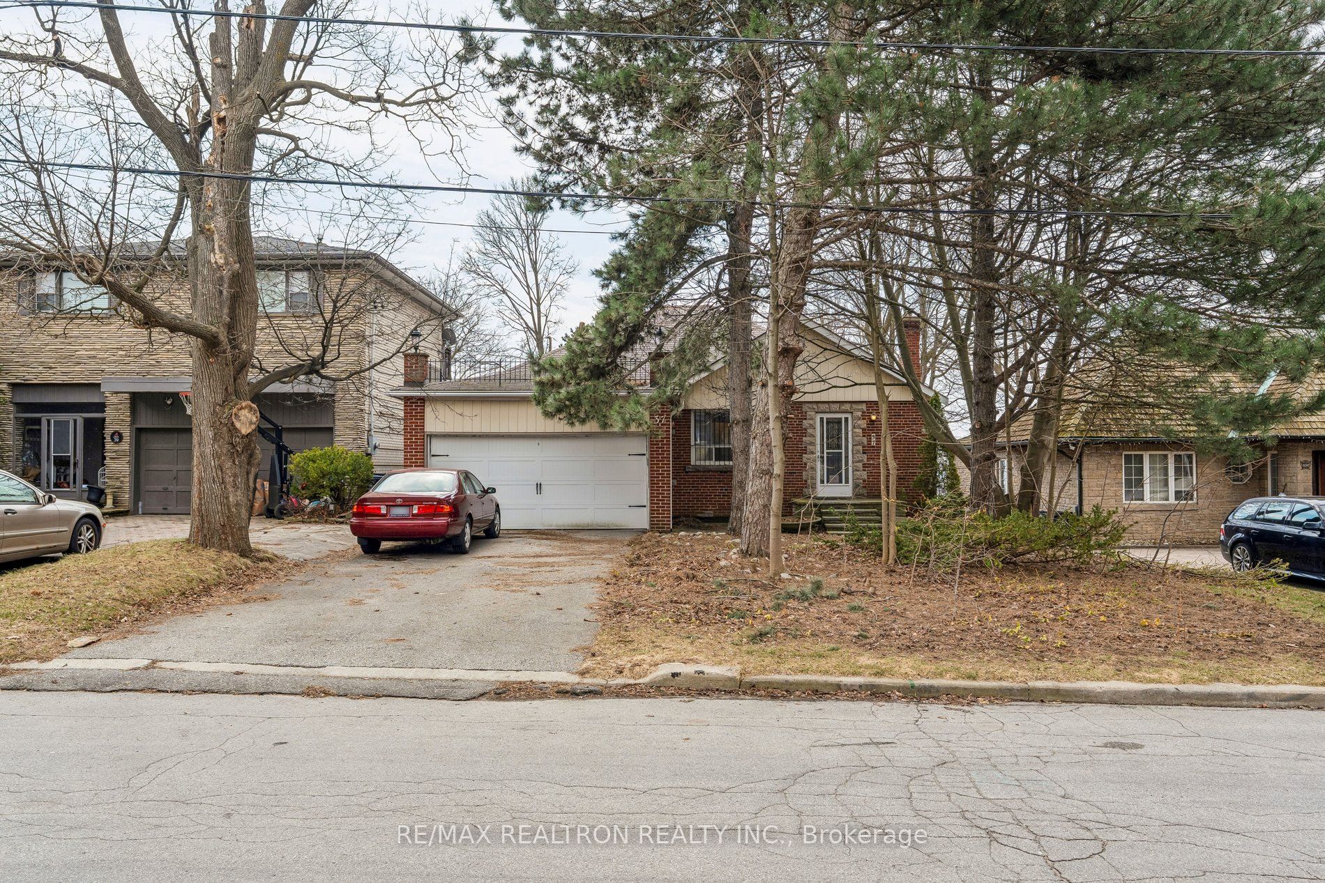 37 Sunnypoint Crescent