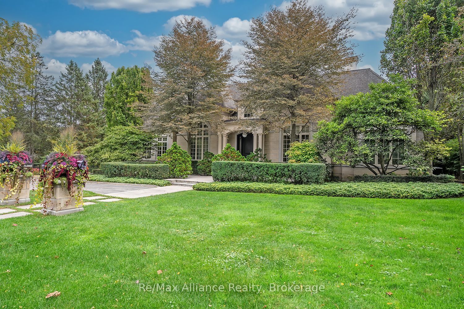 1426 Lakeshore Road E
