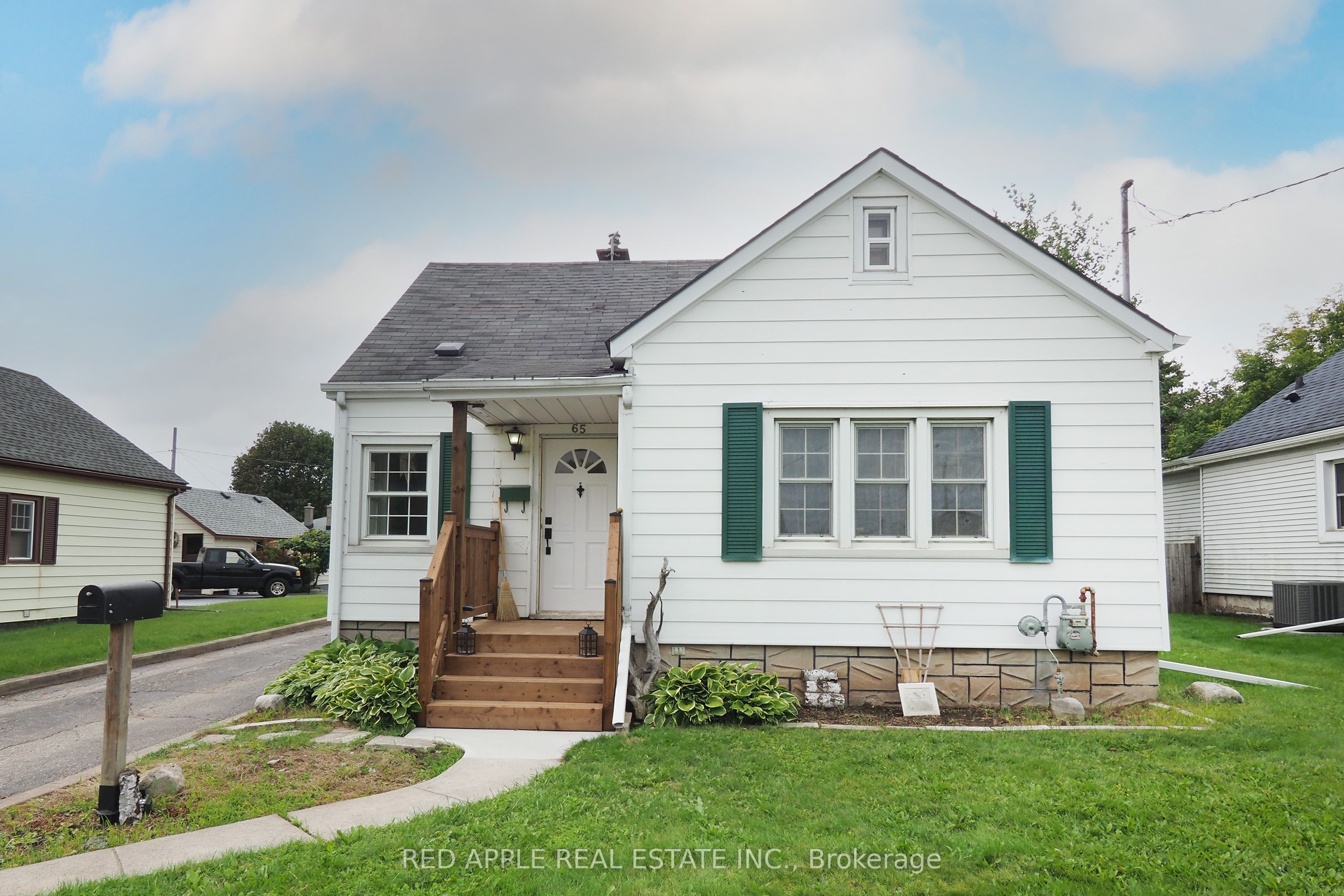 65 Elgin Street S