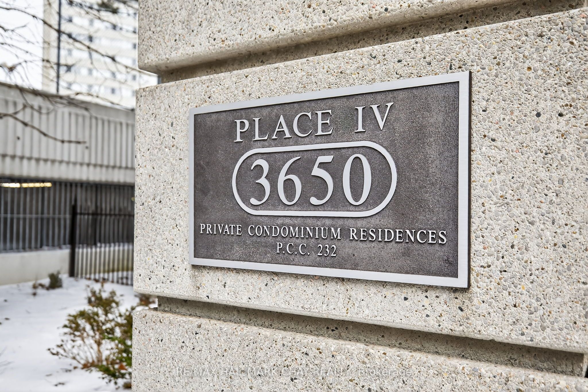 3650 Kaneff Crescent 501