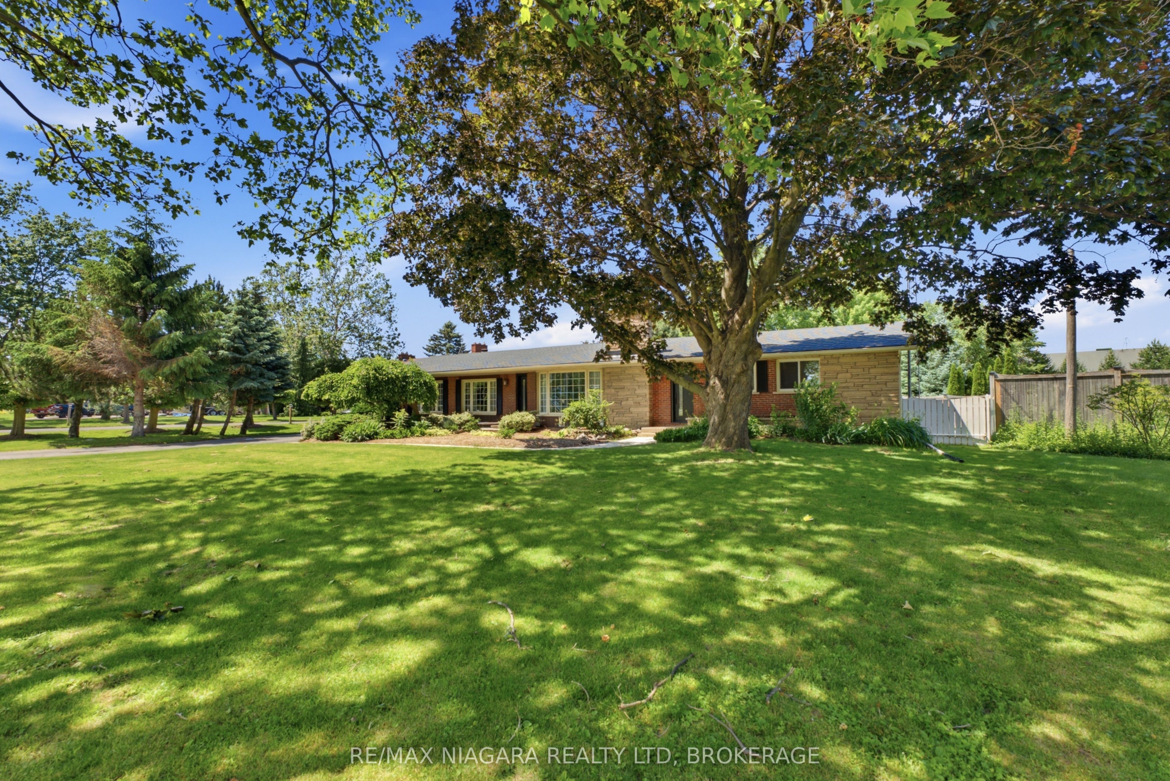 1042 Lakeshore Road W