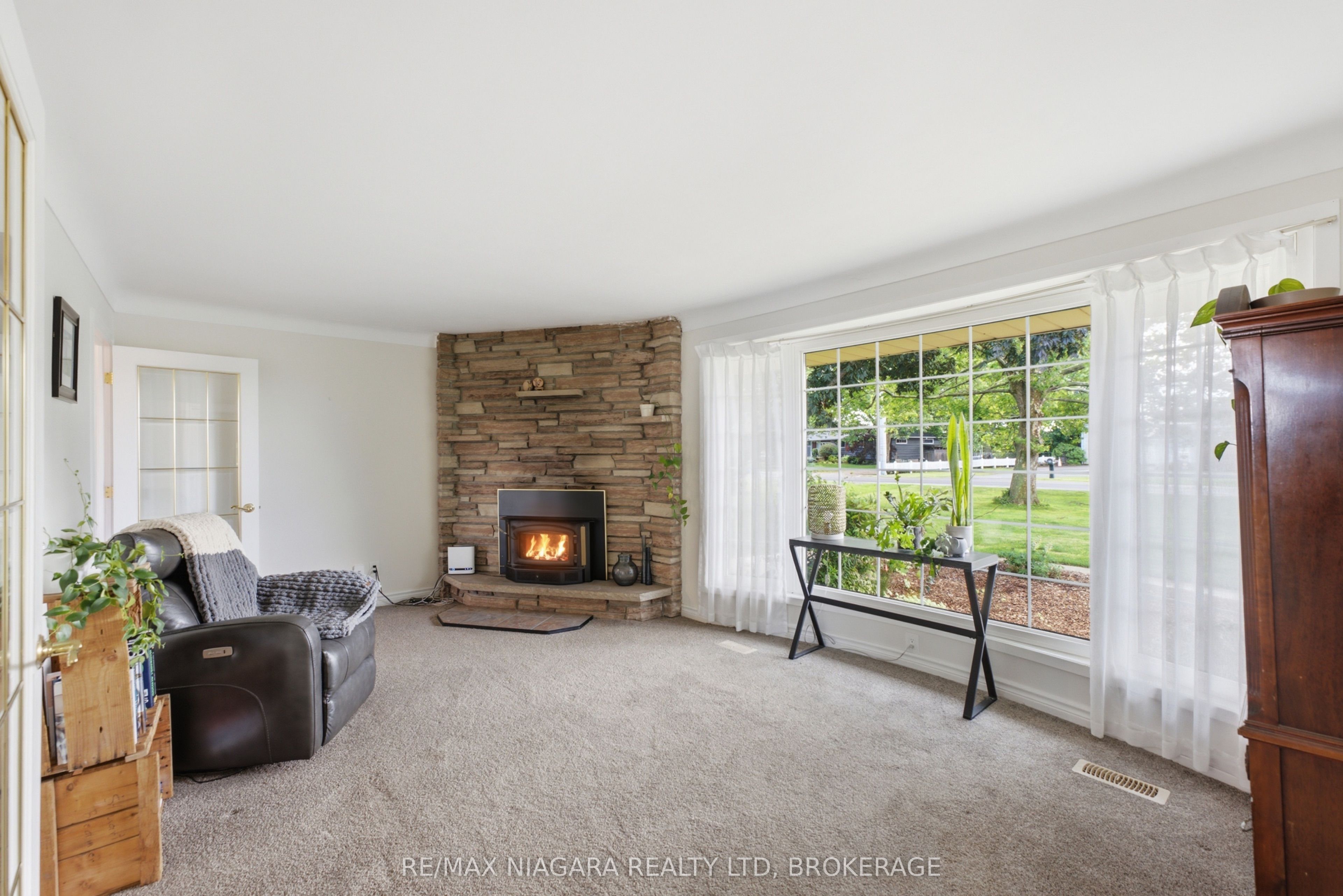 1042 Lakeshore Road W