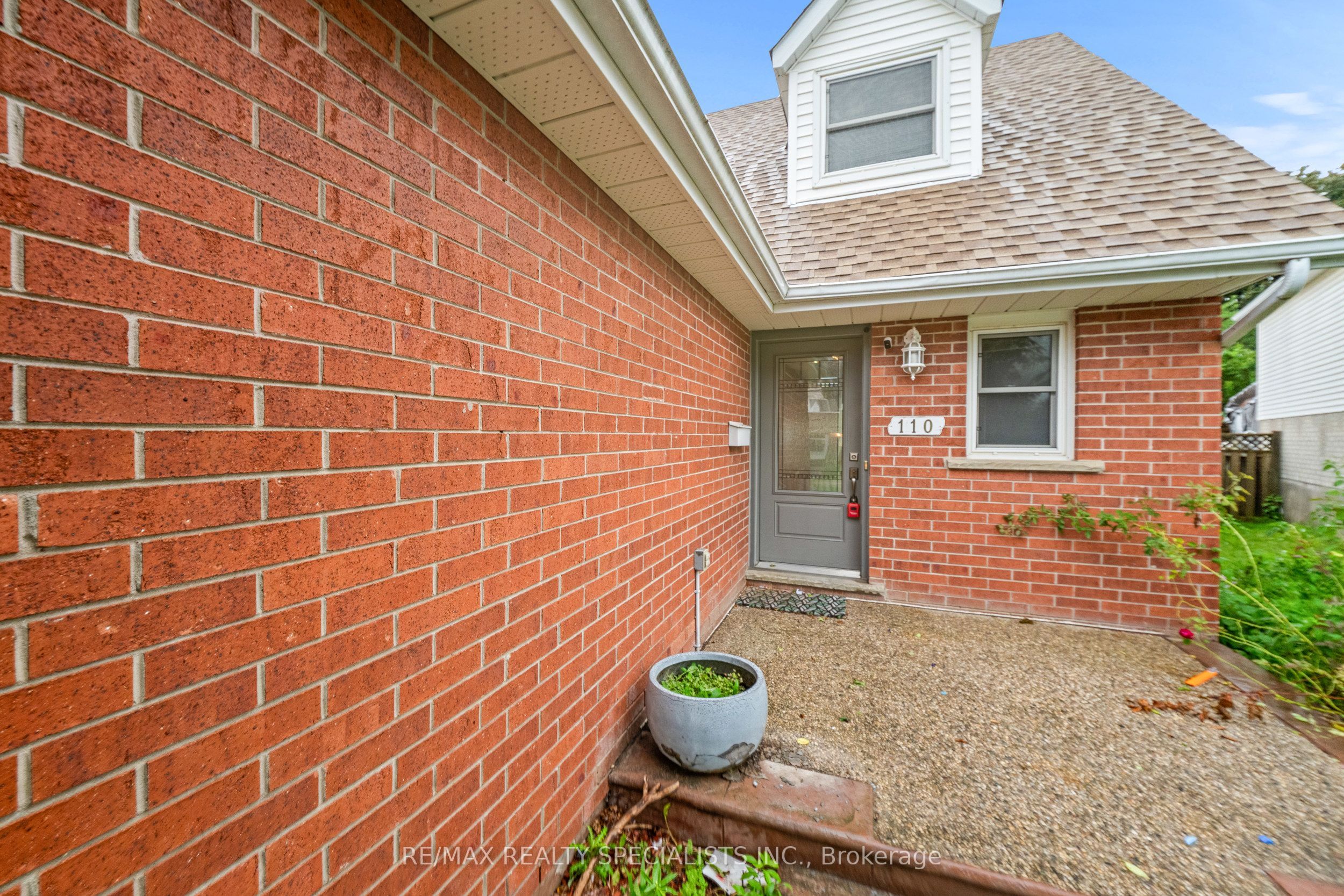 110 Steeles Crescent