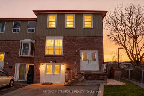 1319 Luna Court Pickering ON L1W 3C3