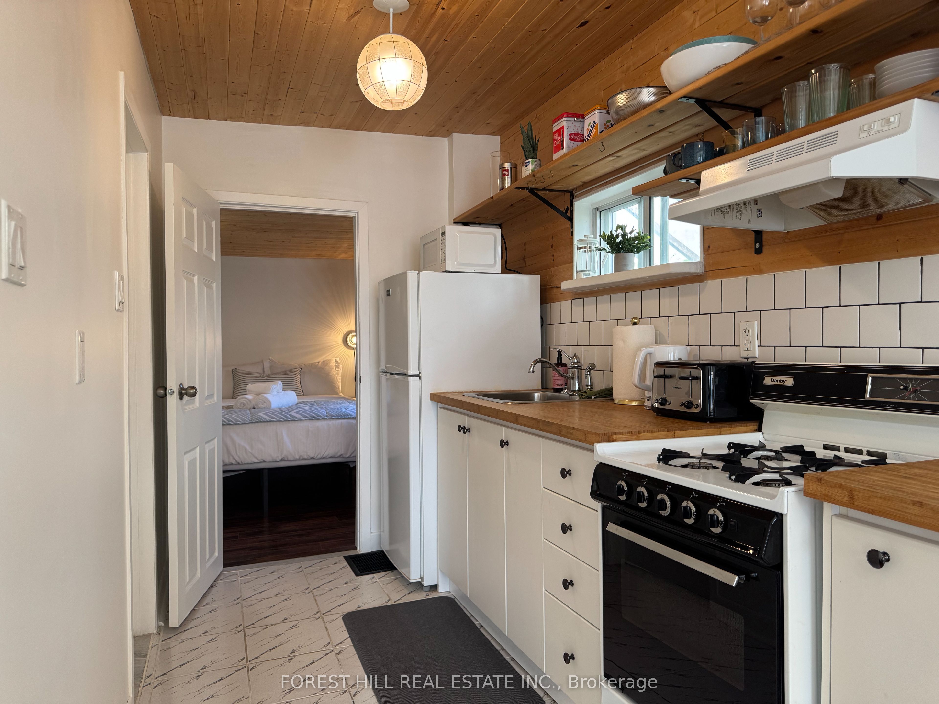 325 Westmoreland Avenue N