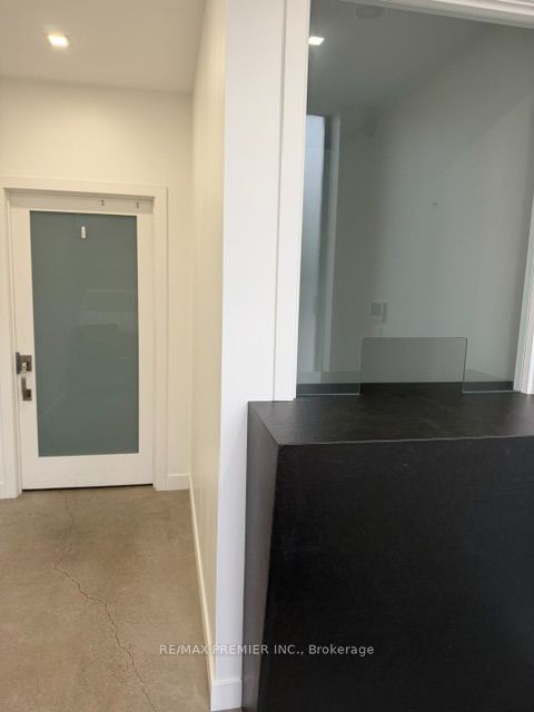 445 Edgeley Boulevard 6