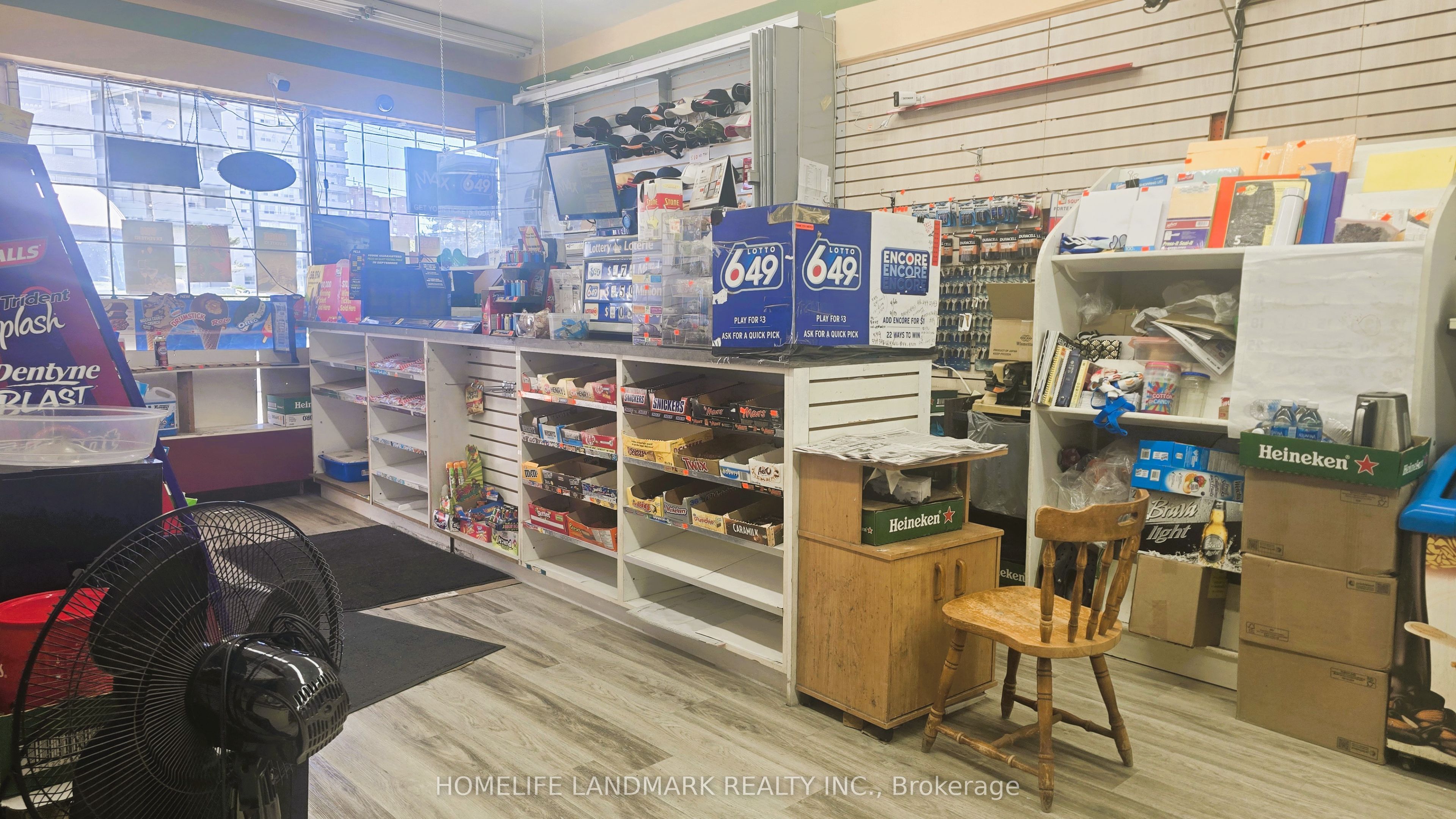 550 SHEPPARD Avenue W