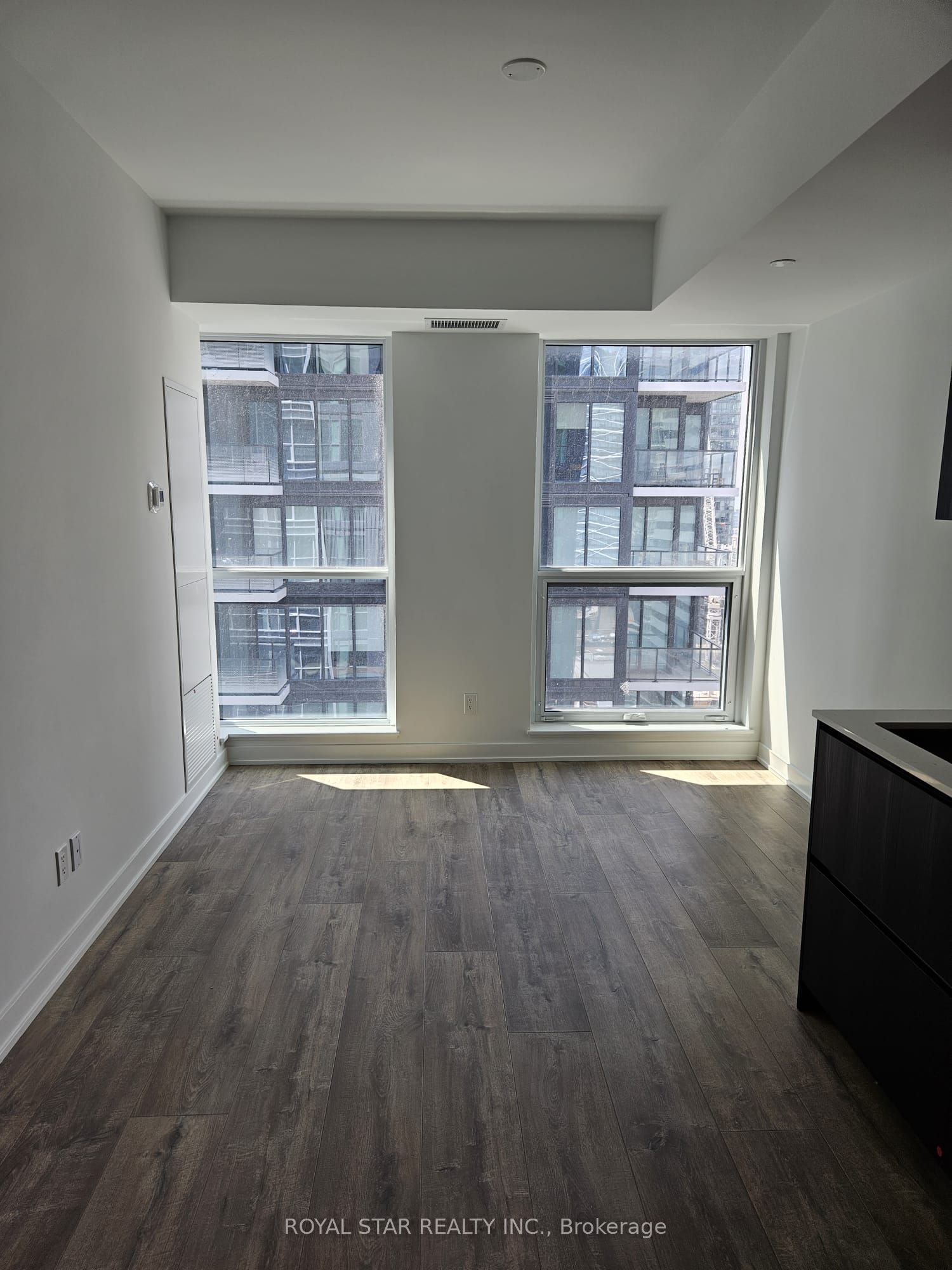 327 King Street W 2205