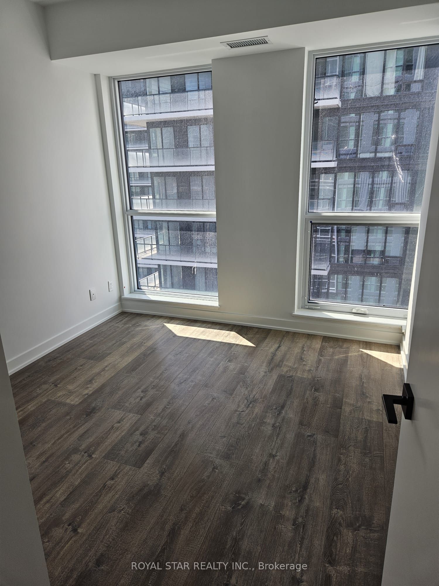 327 King Street W 2205
