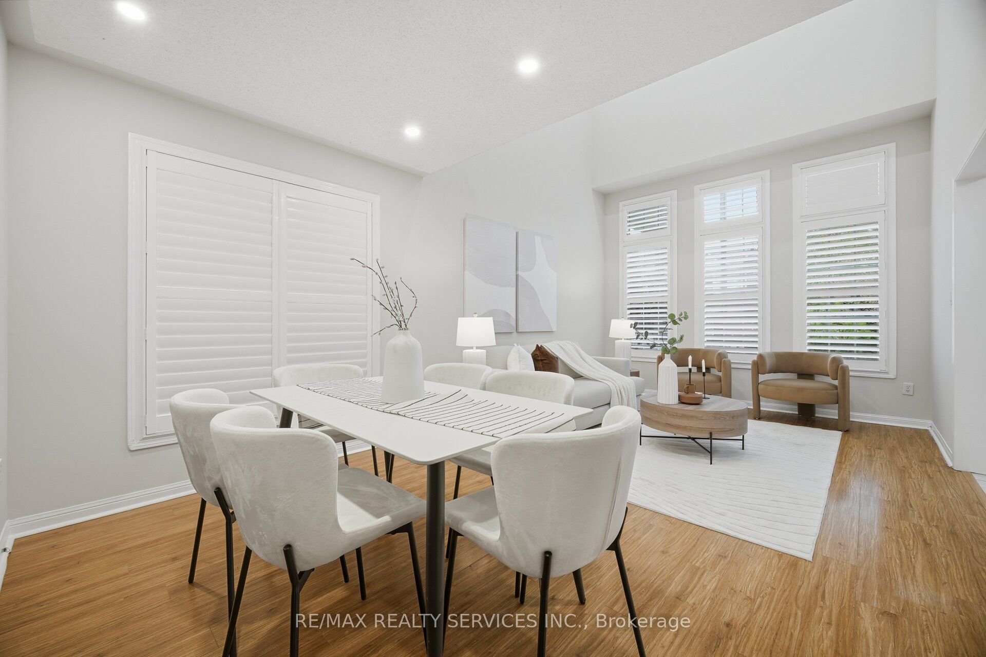 881 Lancaster Boulevard