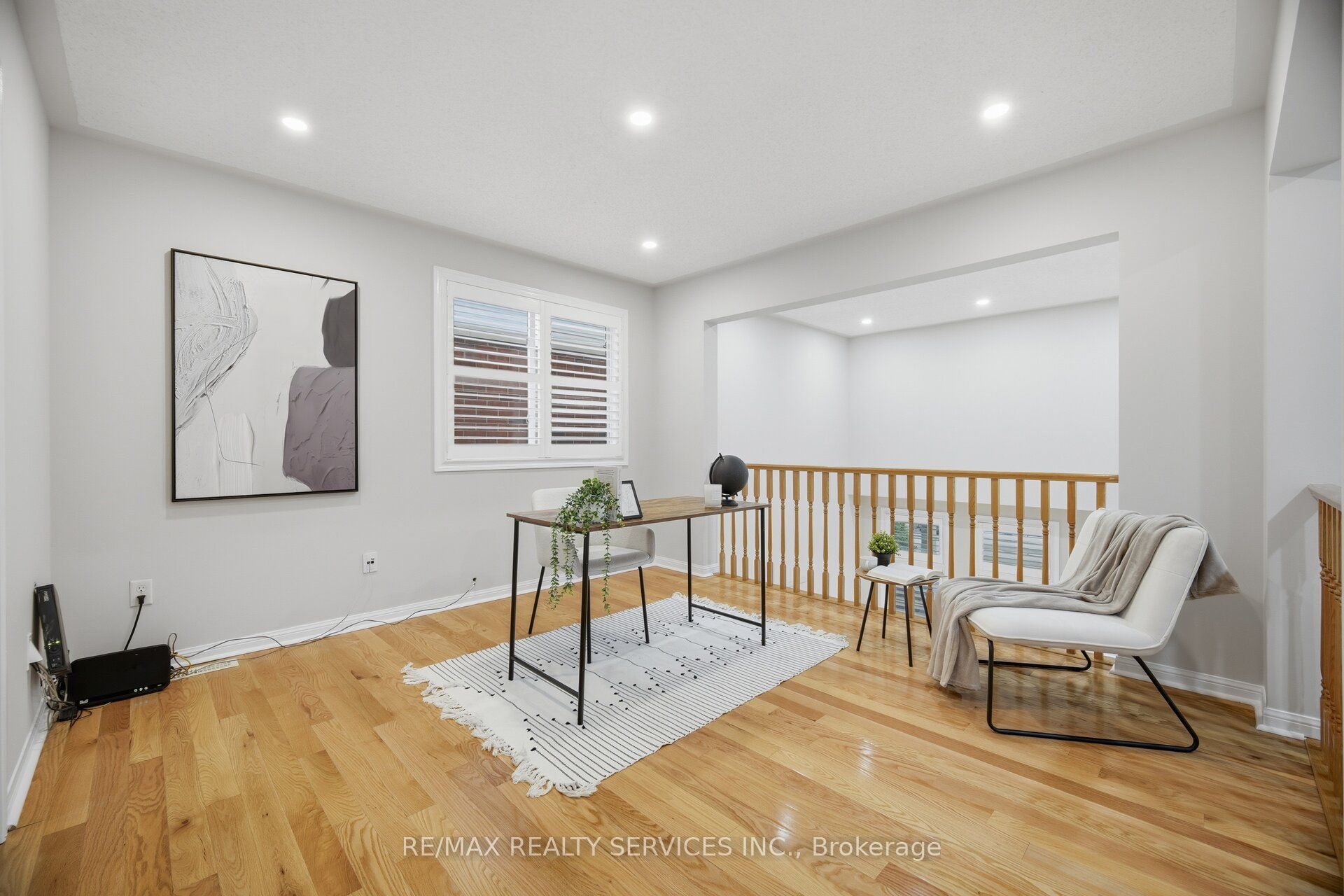 881 Lancaster Boulevard