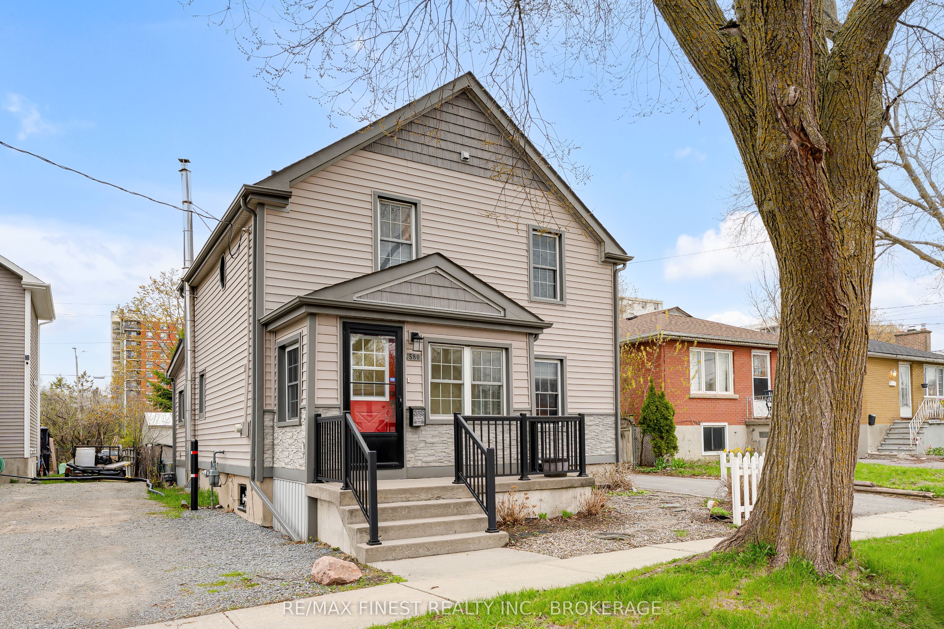580 MacDonnell Street