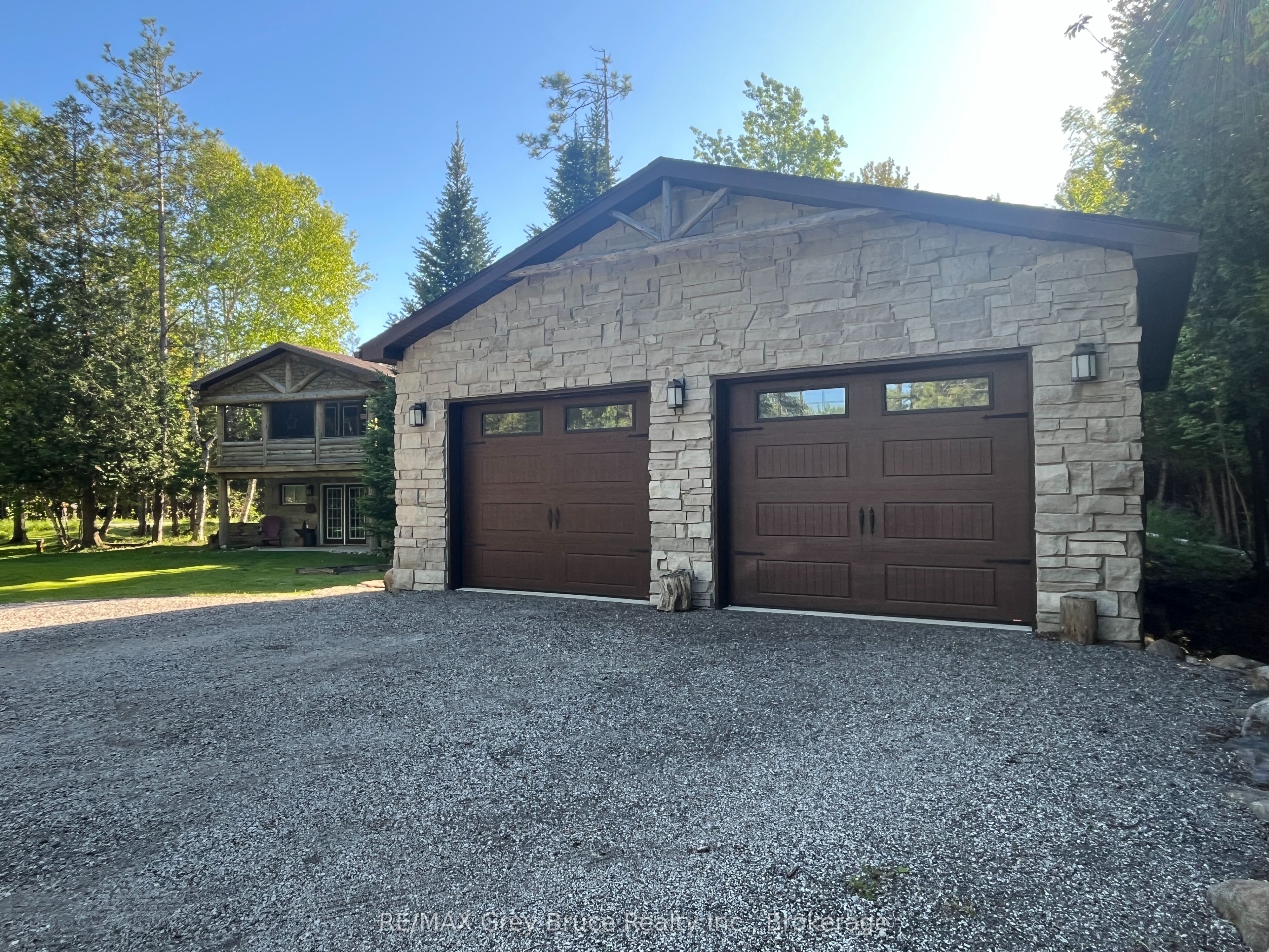 1535 15 Side Road