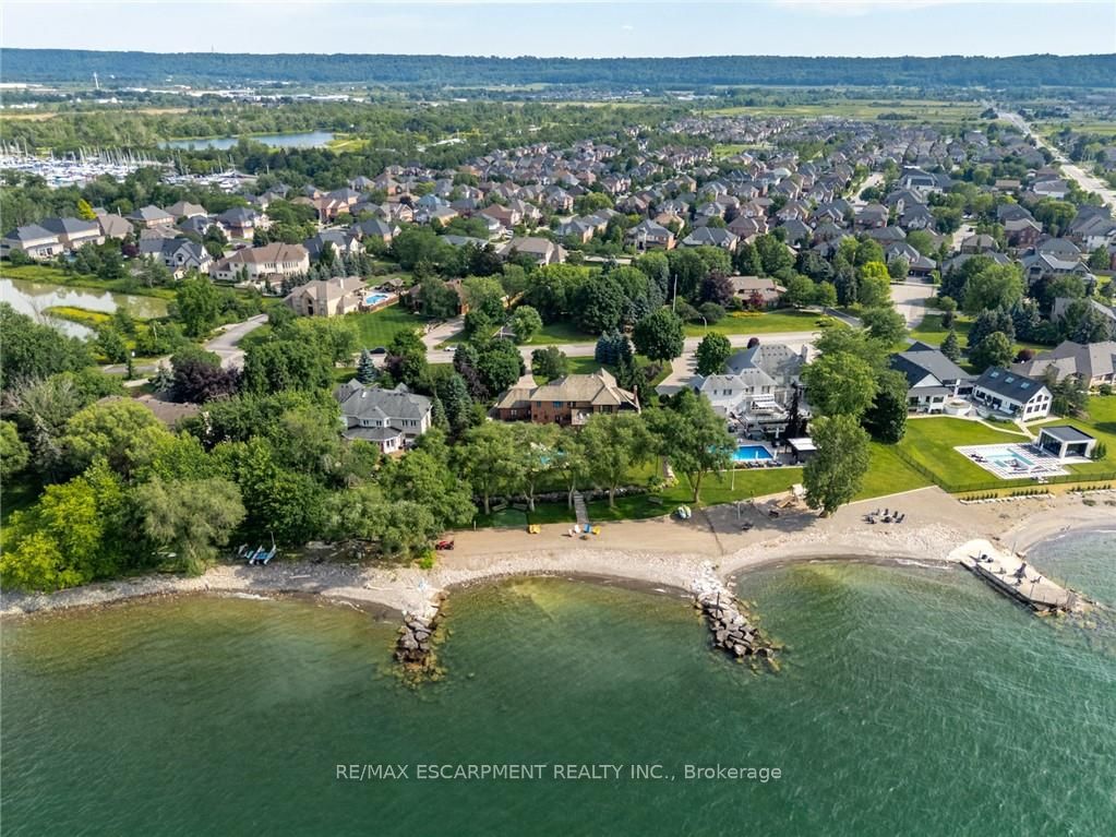 17 Lochside Drive