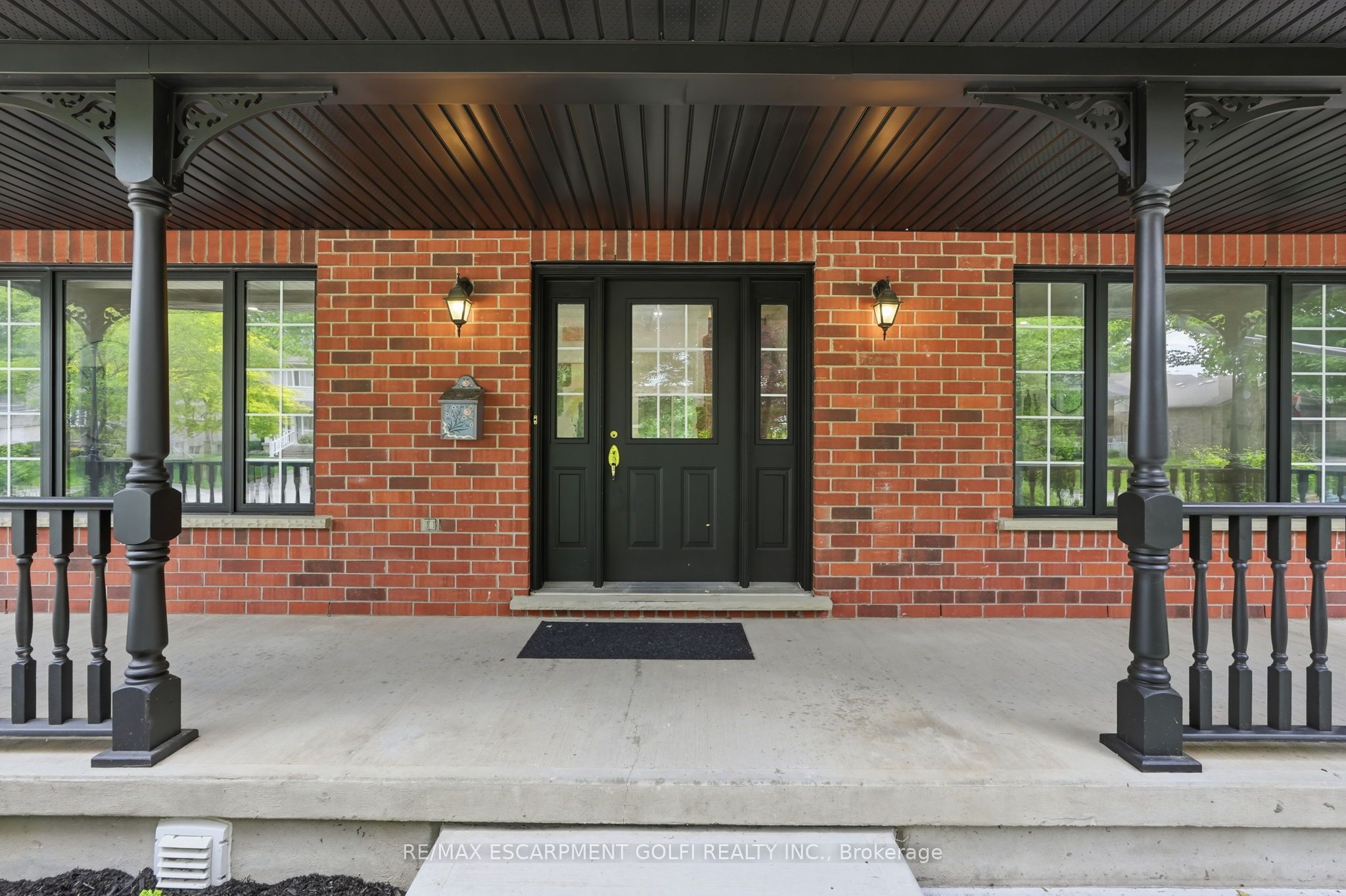 292 THORNCREST Drive