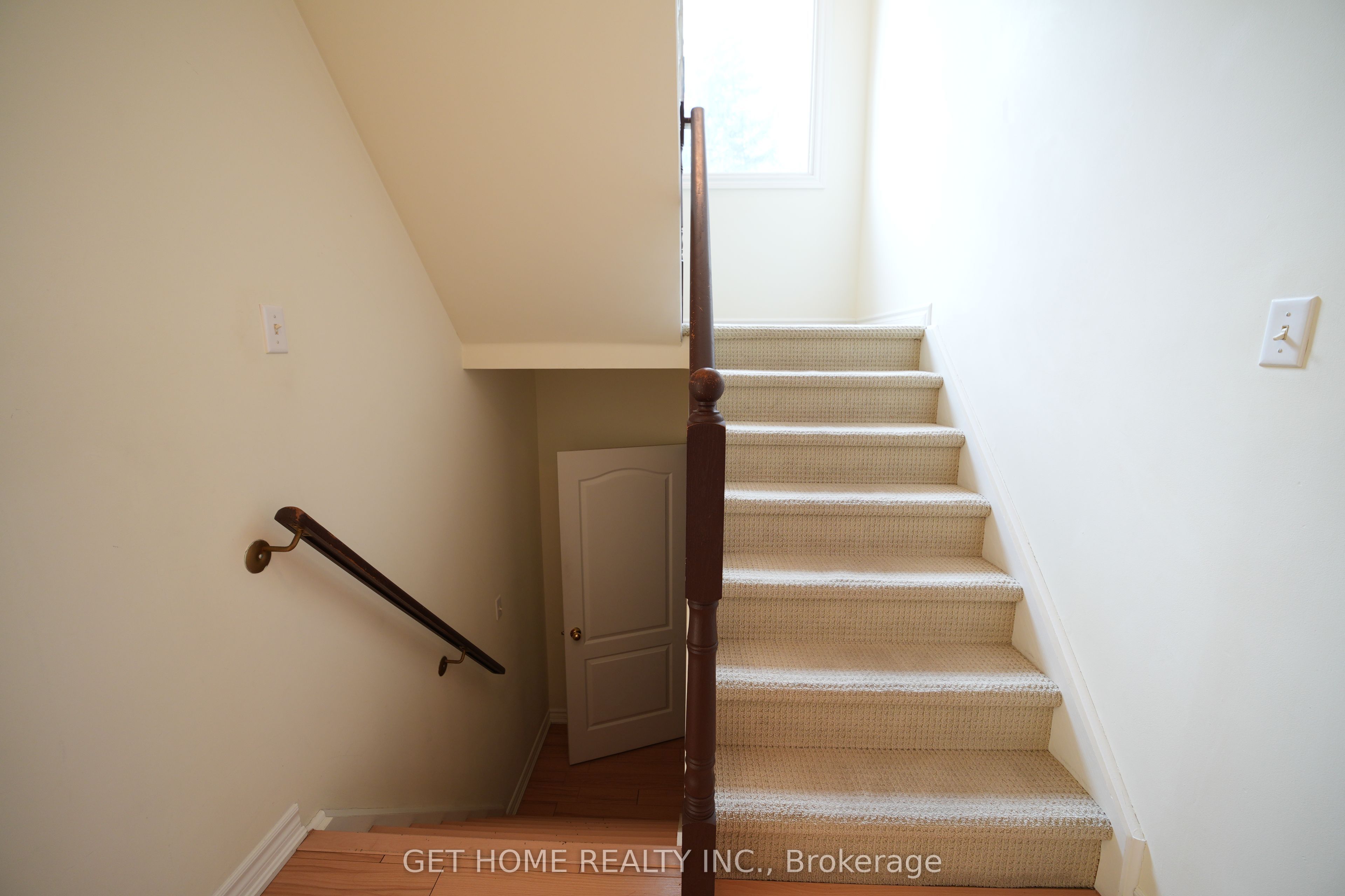 840 Dundas Street W 25