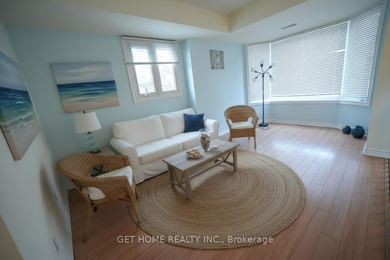 840 Dundas Street W 25