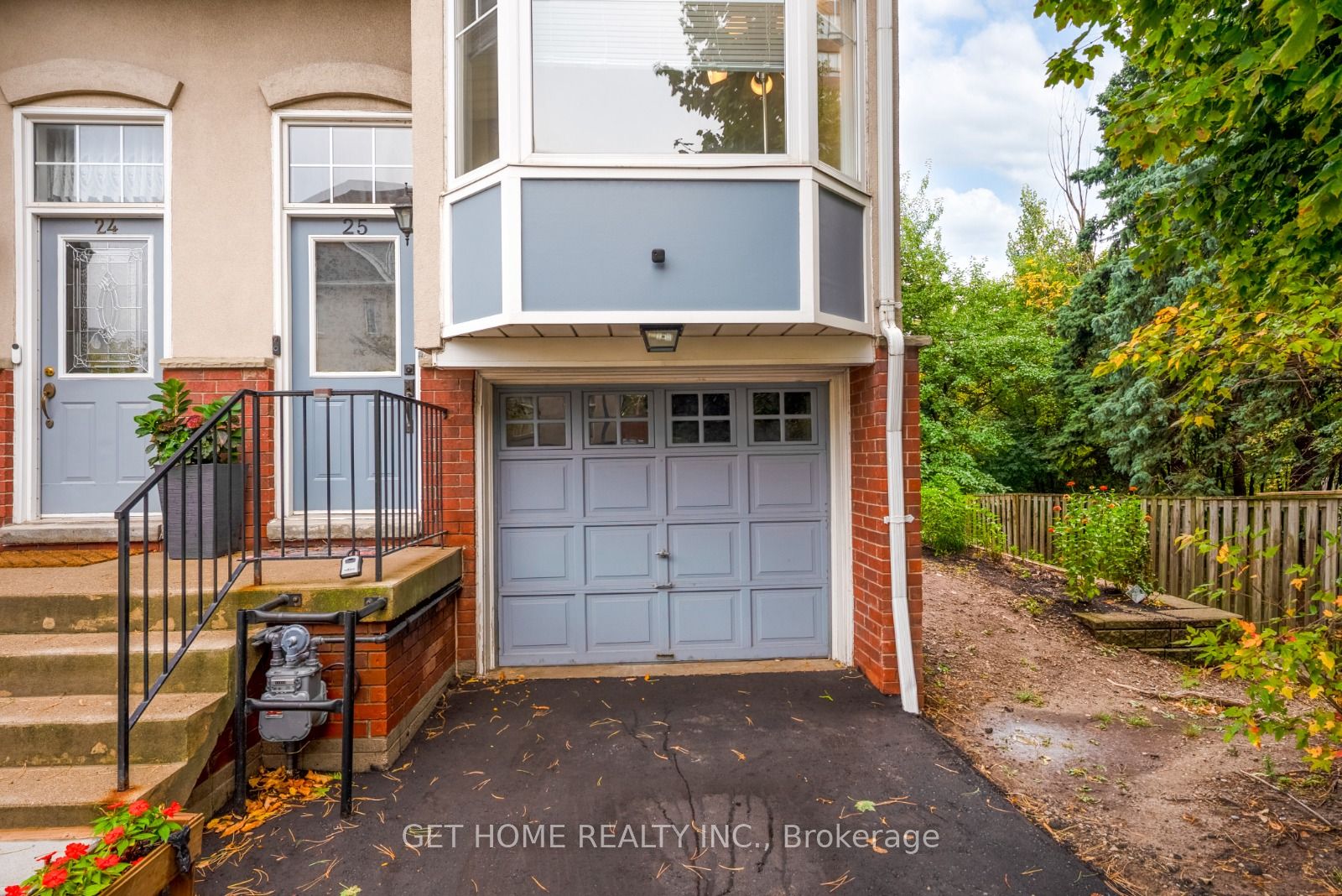 840 Dundas Street W 25