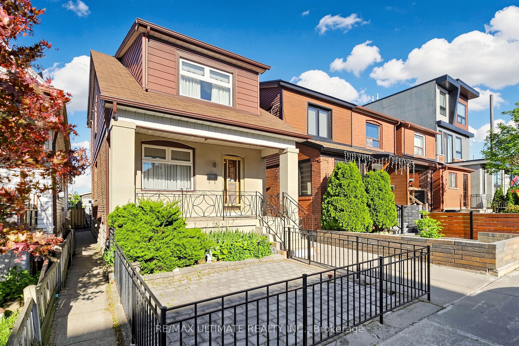 494 Oakwood Avenue W