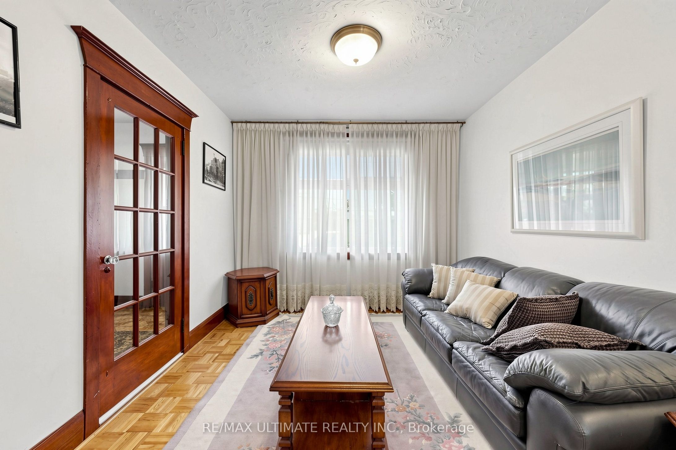 494 Oakwood Avenue W