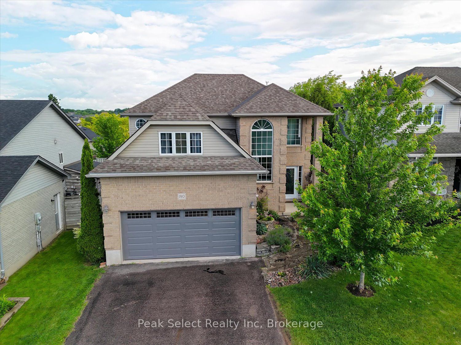 180 Ridgewood Crescent