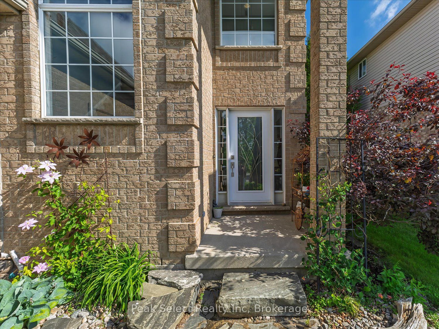 180 Ridgewood Crescent