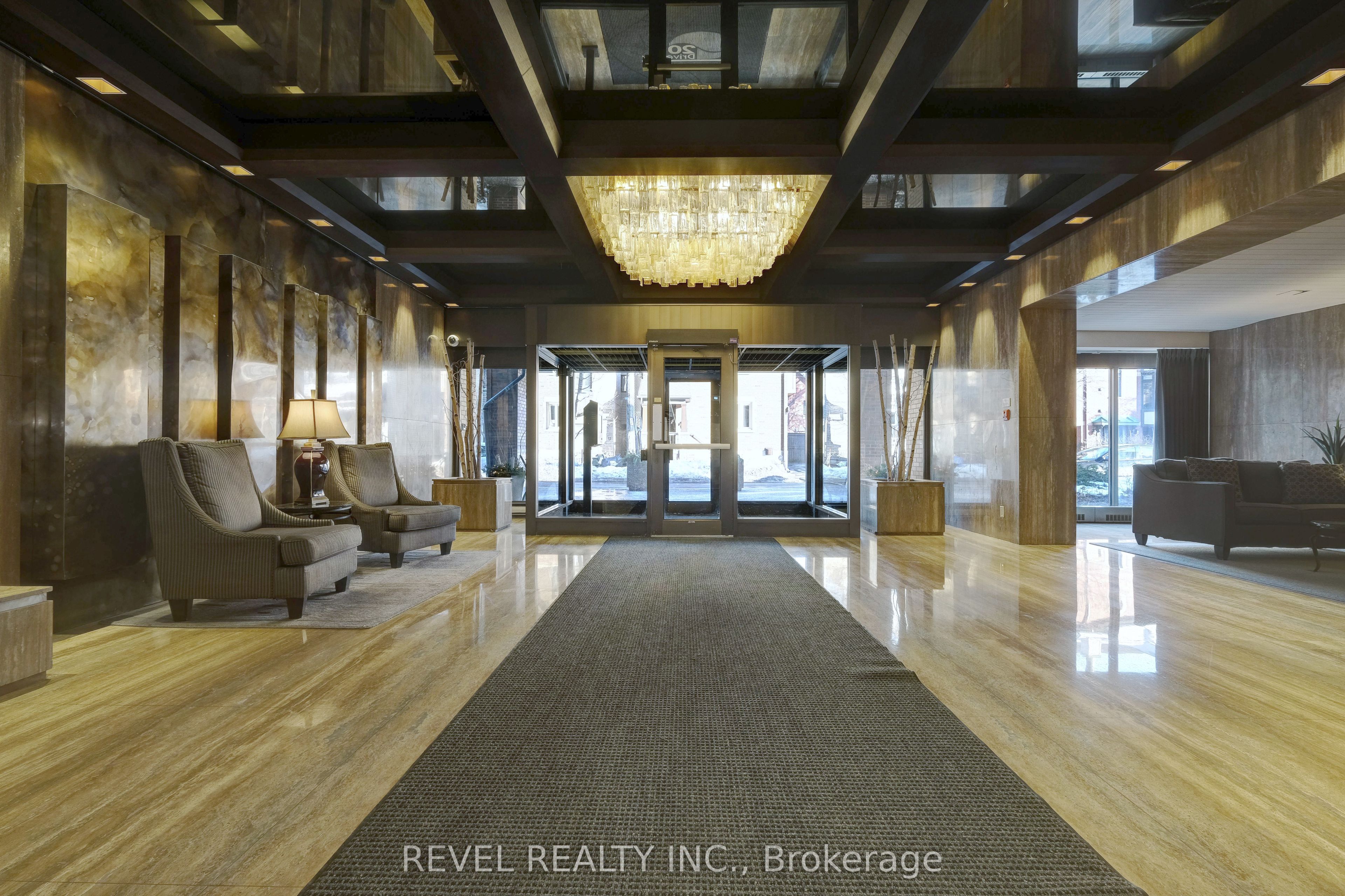 20 THE DRIVEWAY Drive 1403