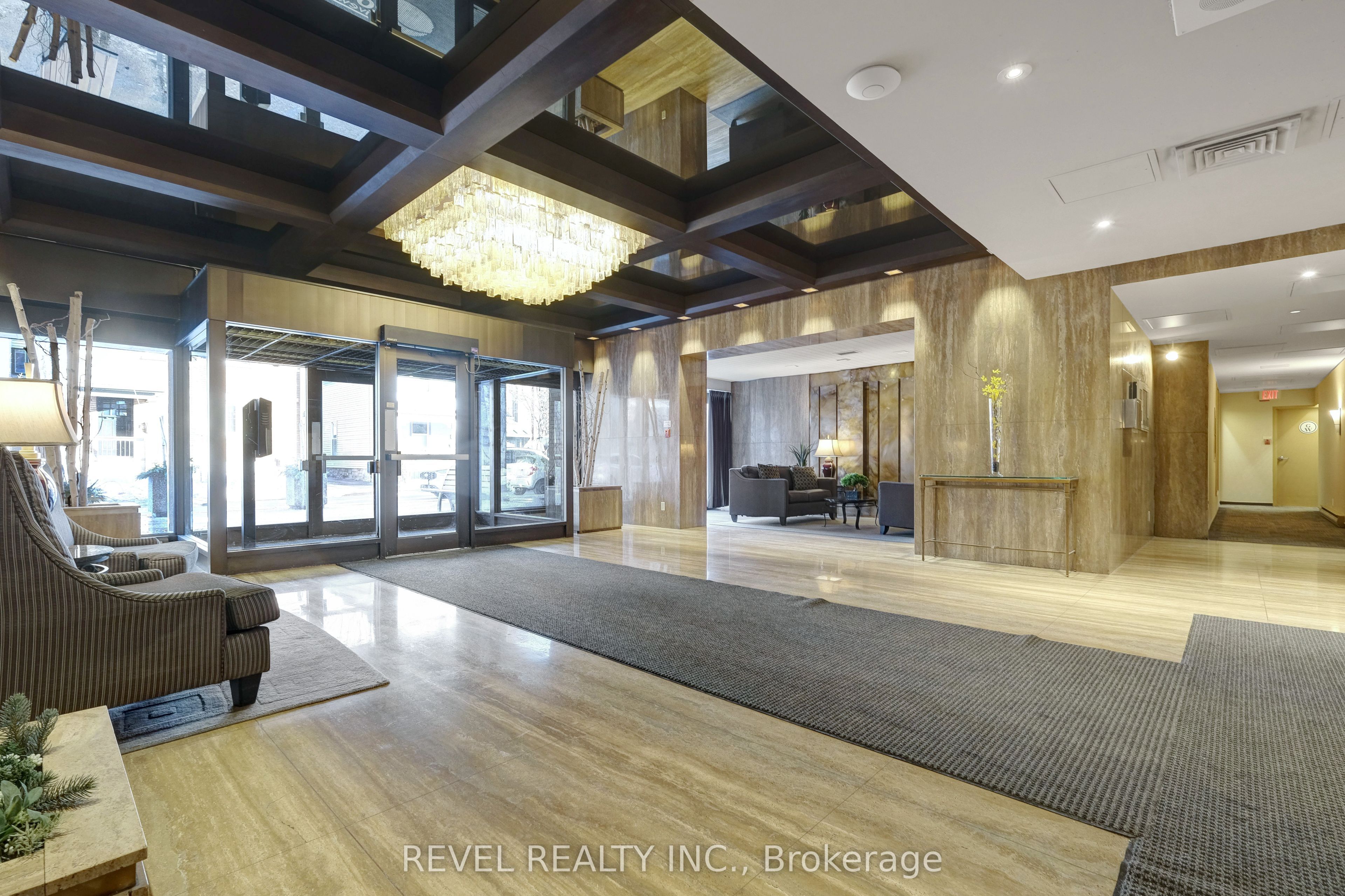 20 THE DRIVEWAY Drive 1403