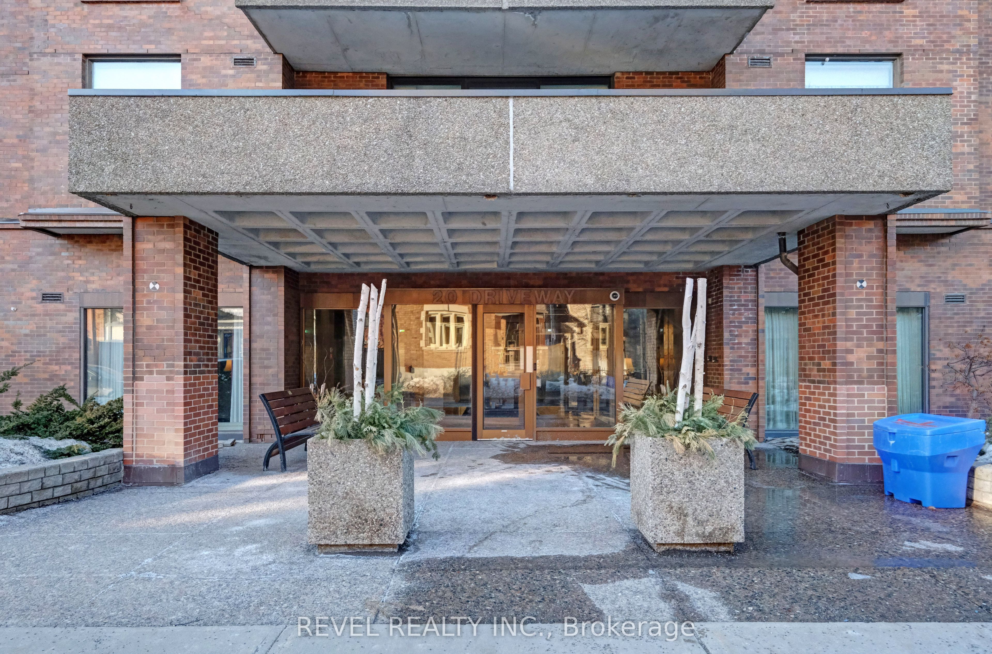 20 THE DRIVEWAY Drive 1403