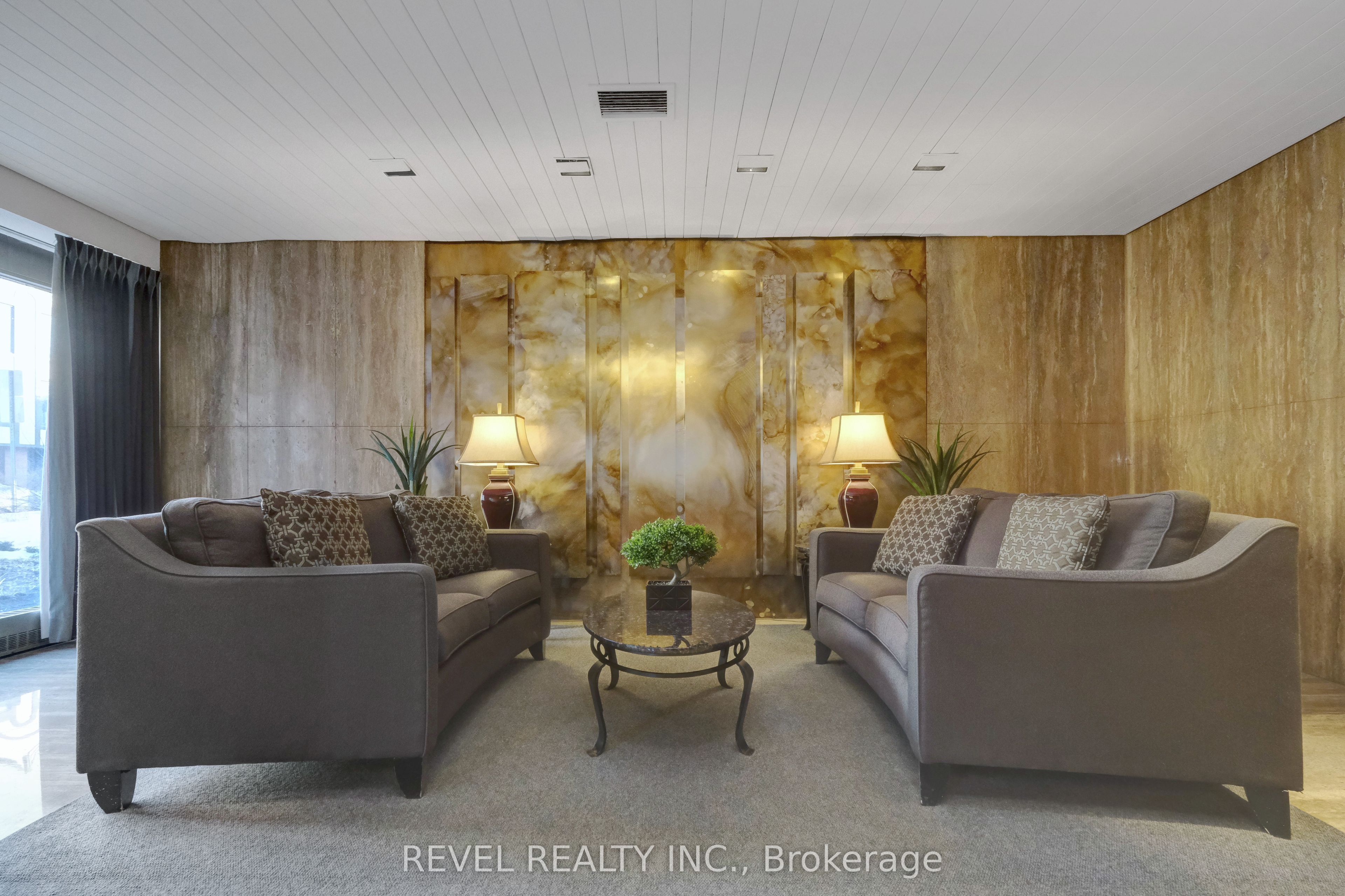 20 THE DRIVEWAY Drive 1403