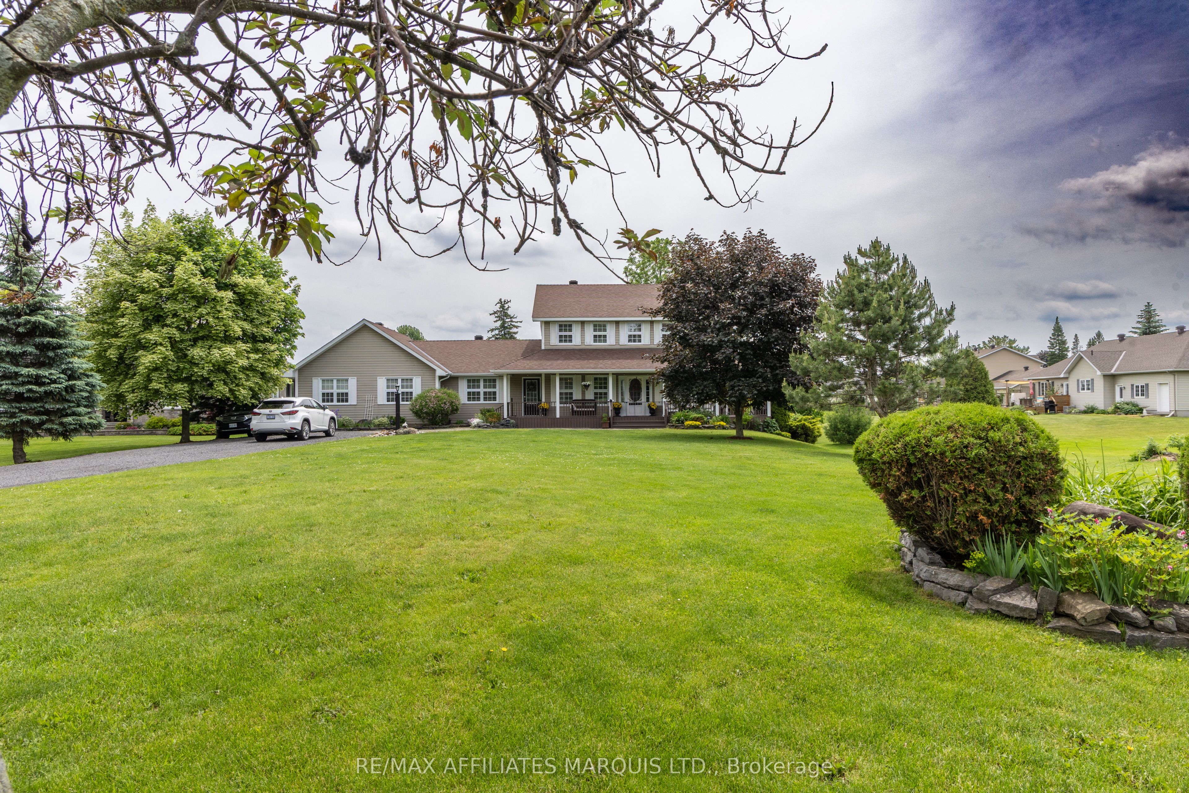 12118 Lakeshore Drive