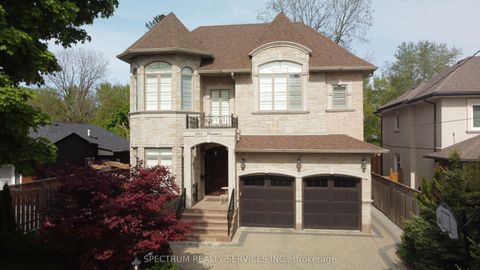 223 Lennox Avenue Richmond Hill ON L4C 2A4