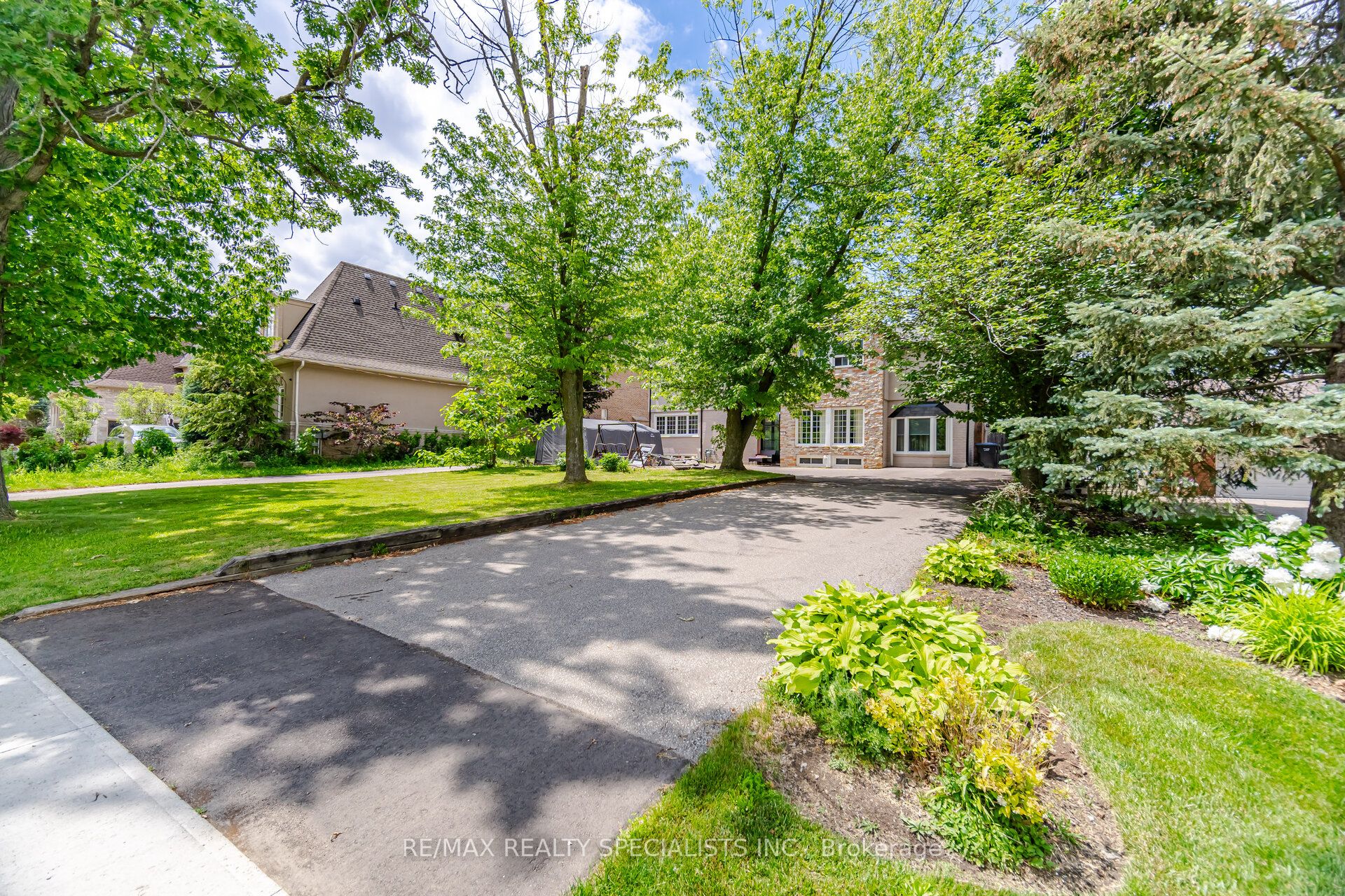 709 Queensway N/A W