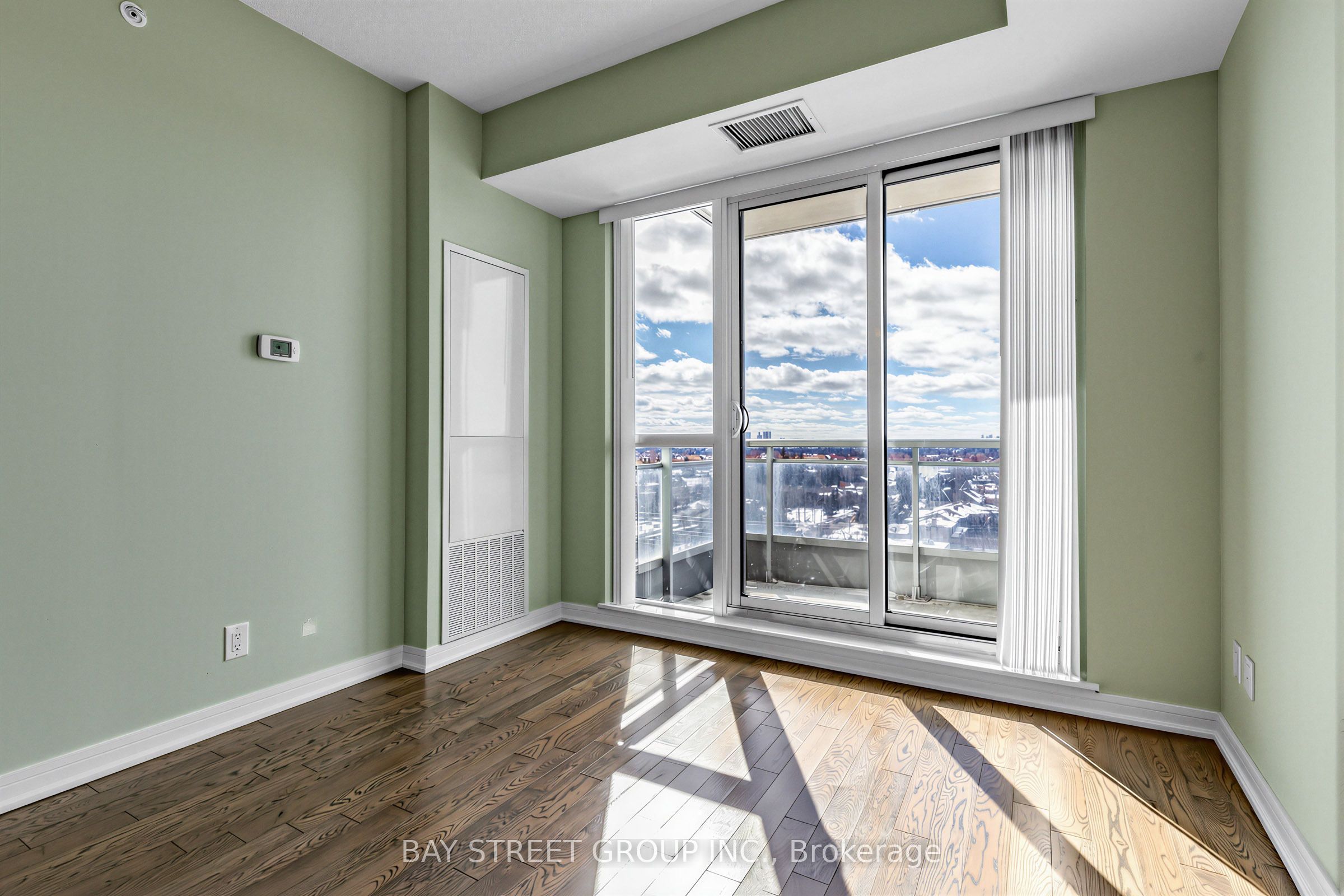 9201 Yonge Street NW1013