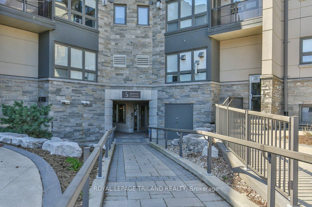 5 JACKSWAY Crescent 104